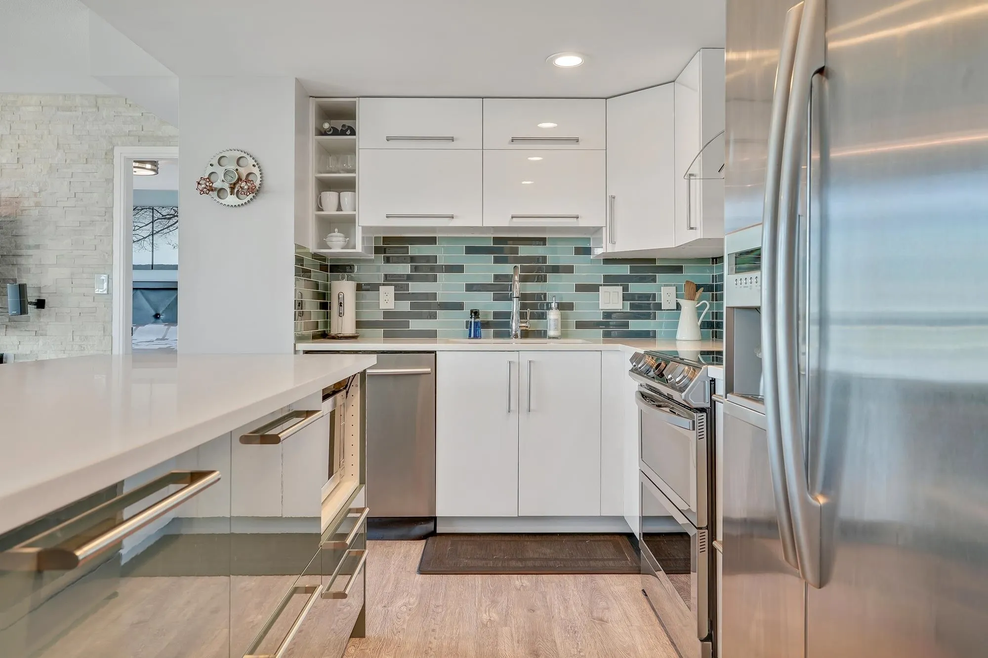 2406 4400 Buchanan Street