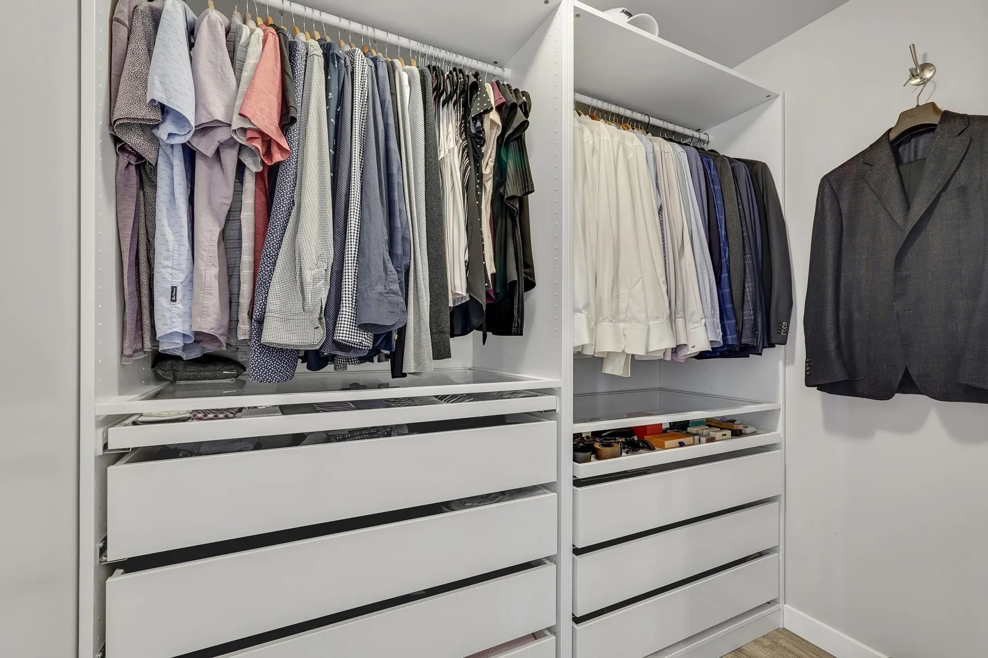 2406 4400 Buchanan Street