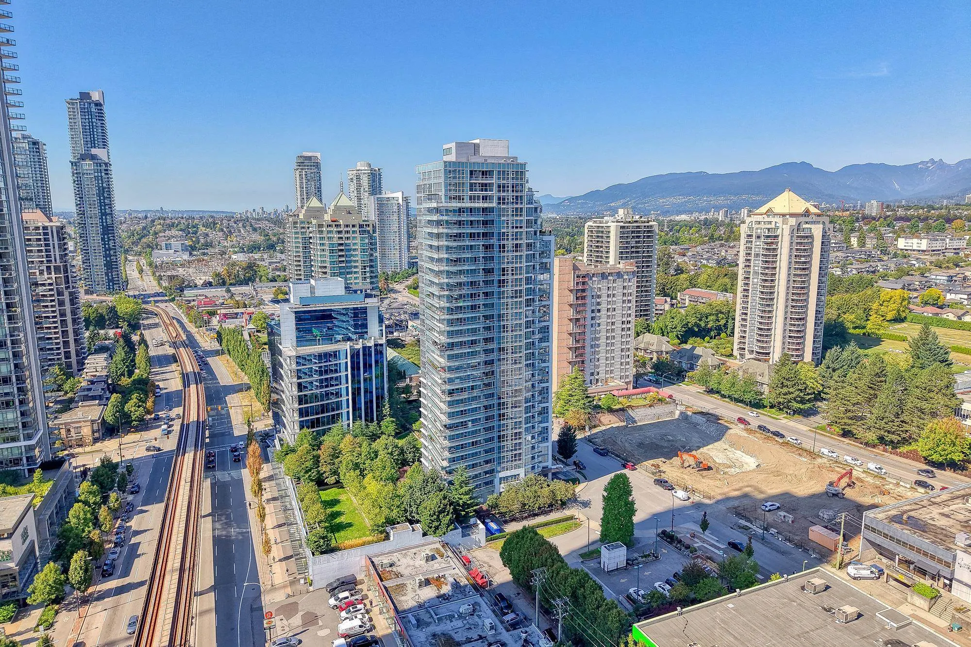 2406 4400 Buchanan Street