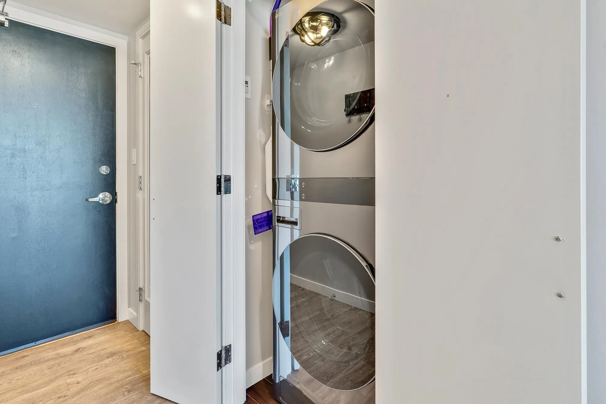 2406 4400 Buchanan Street