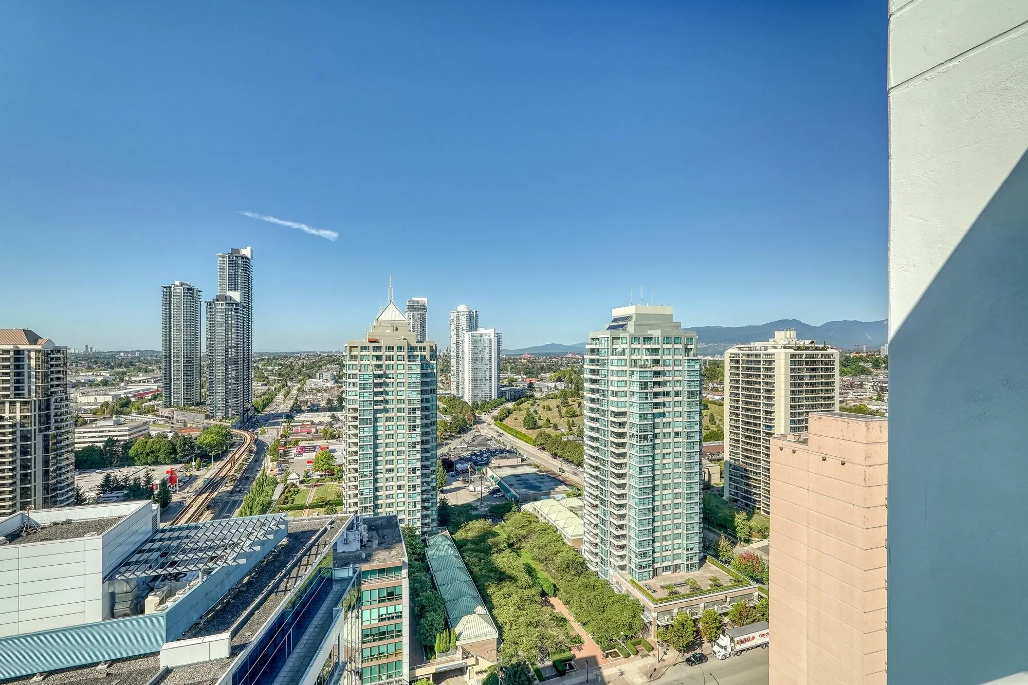 2406 4400 Buchanan Street