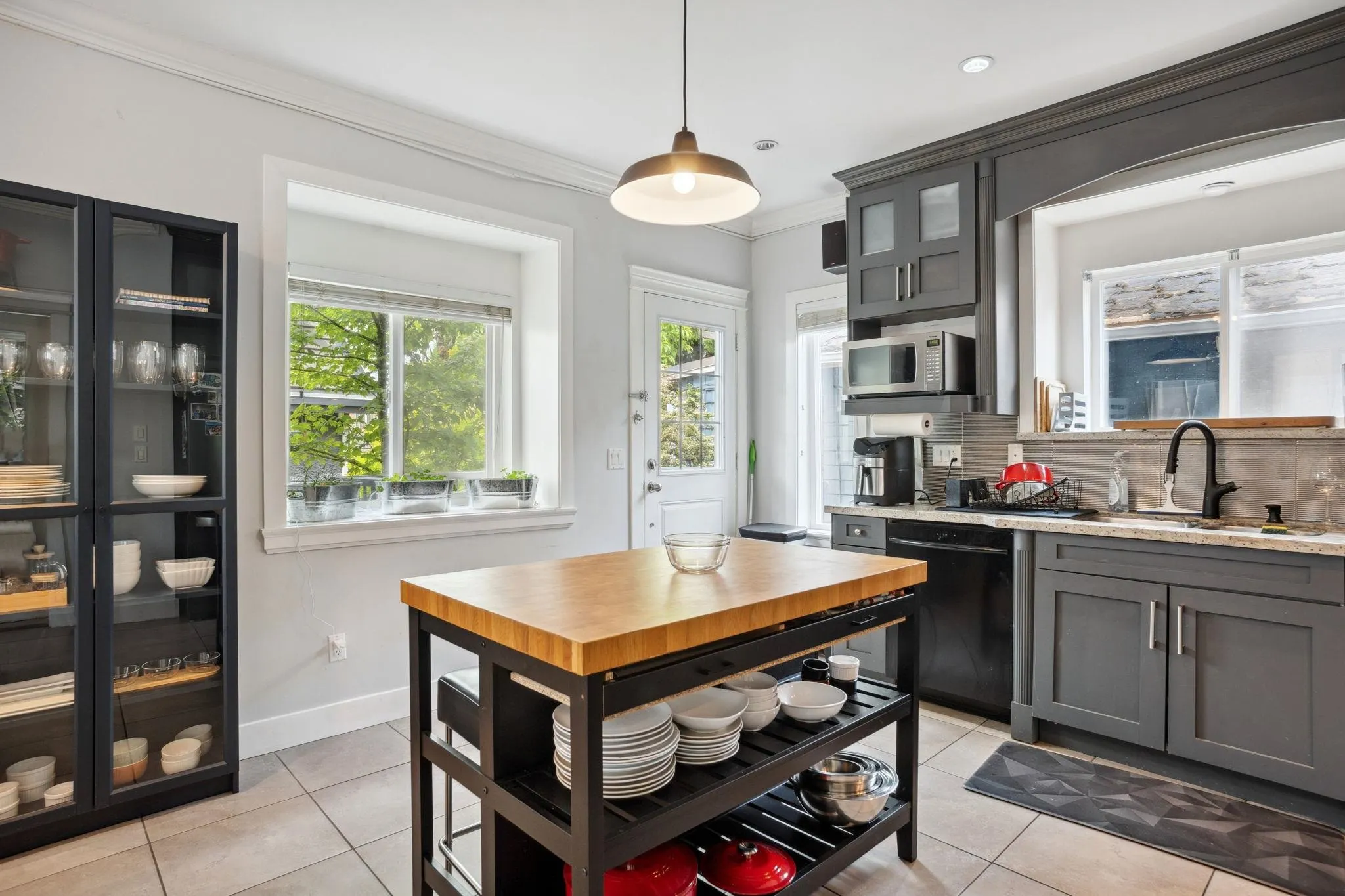 5187 Sherbrooke Street