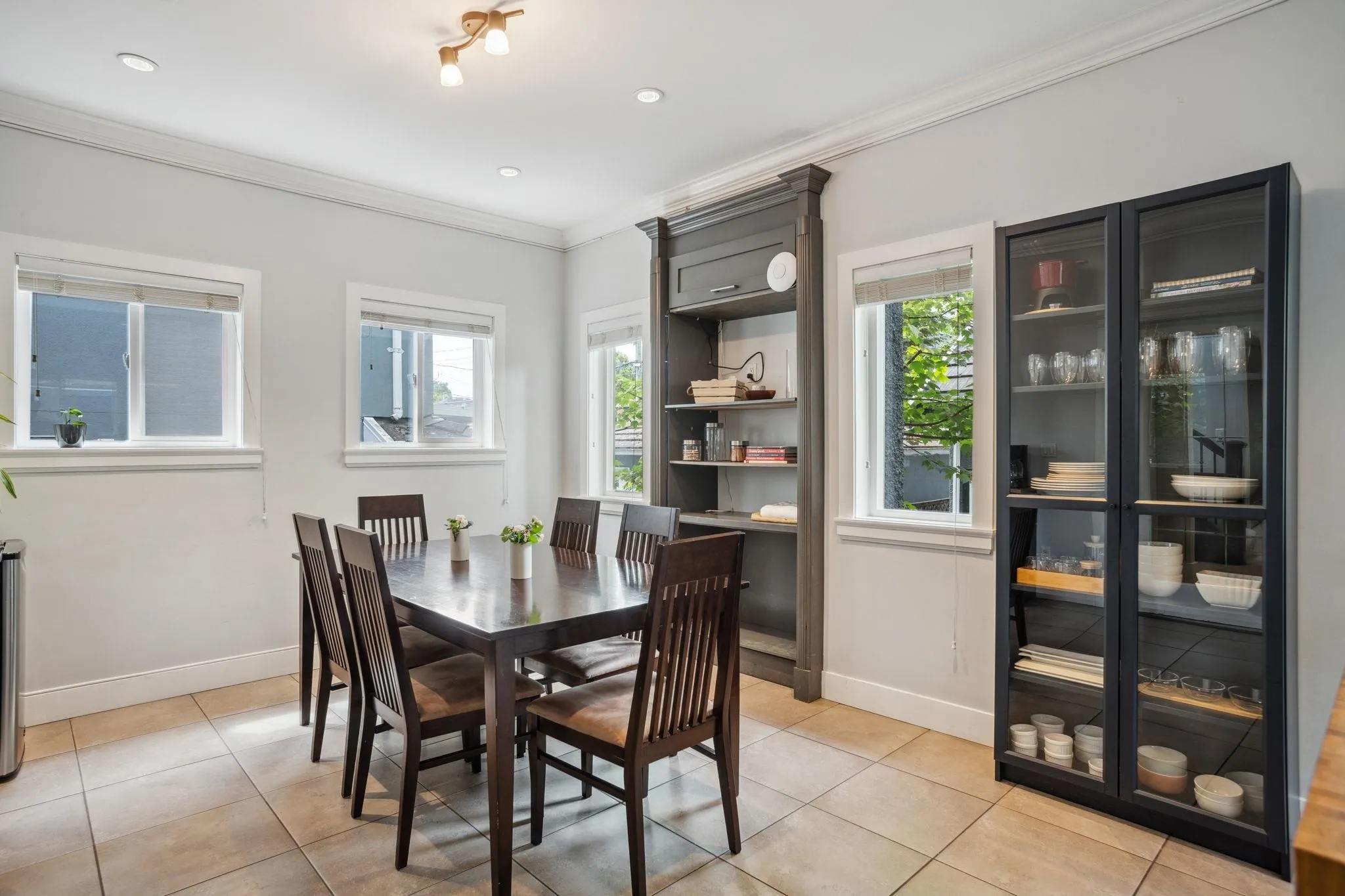 5187 Sherbrooke Street