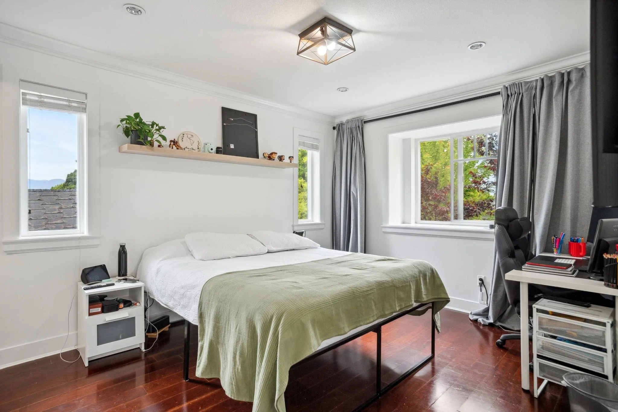 5187 Sherbrooke Street