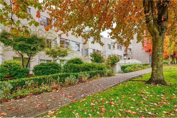 211 3624 Fraser Street