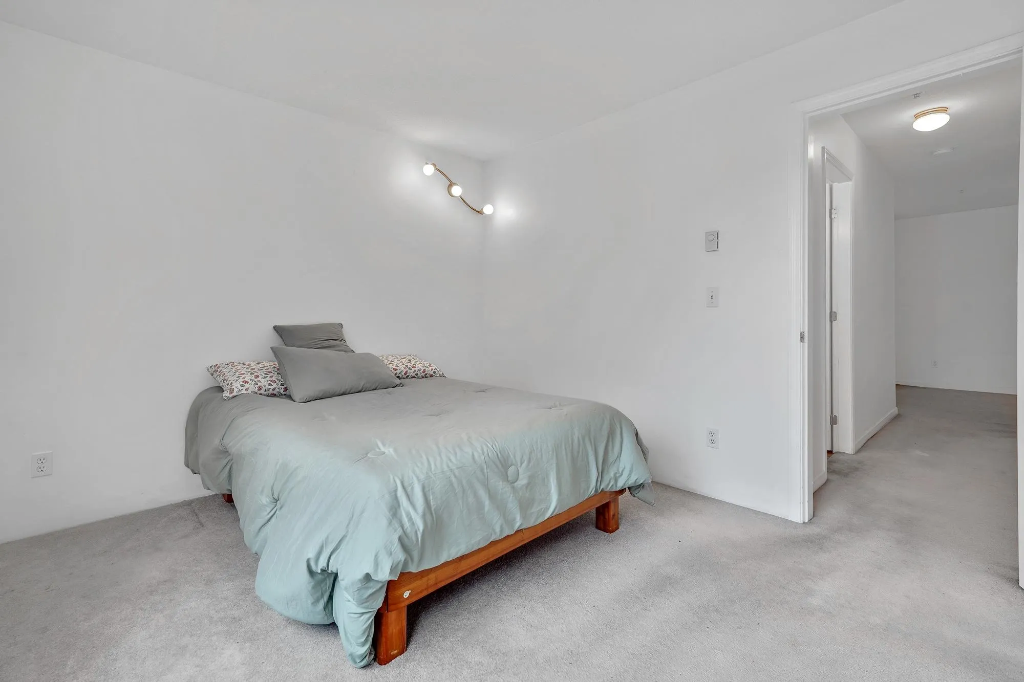 211 3624 Fraser Street