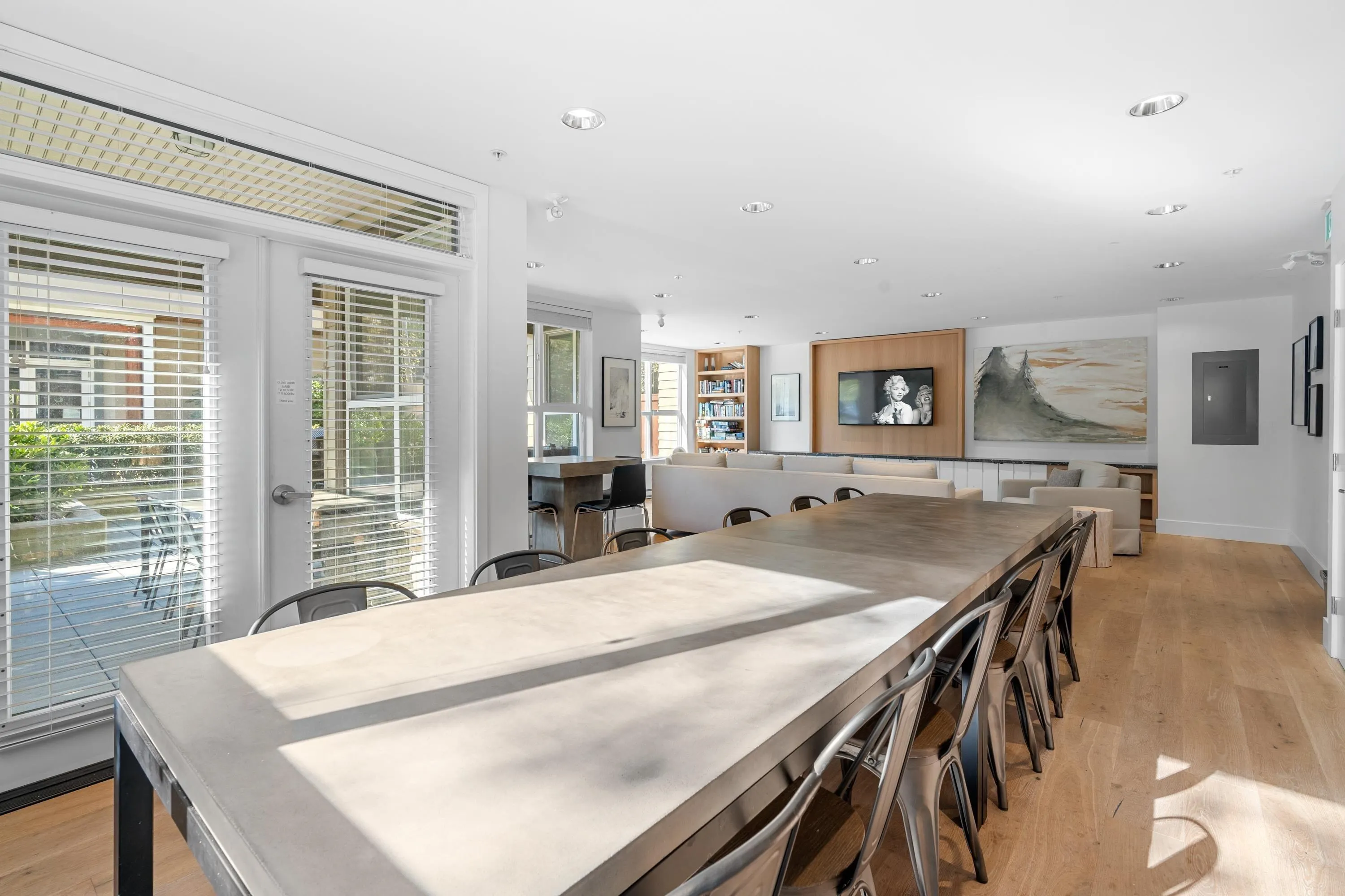 207 3205 Mountain Highway