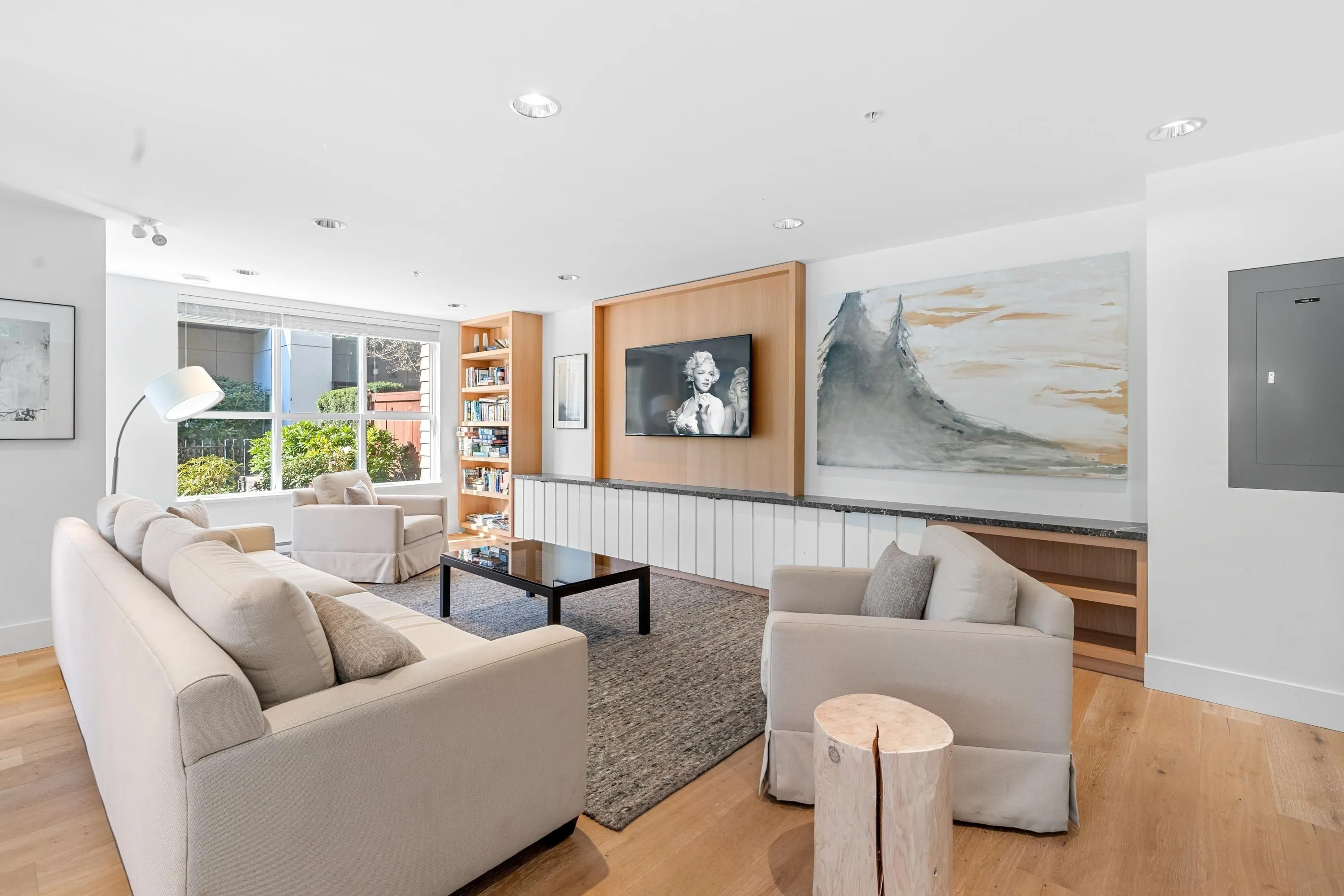 207 3205 Mountain Highway