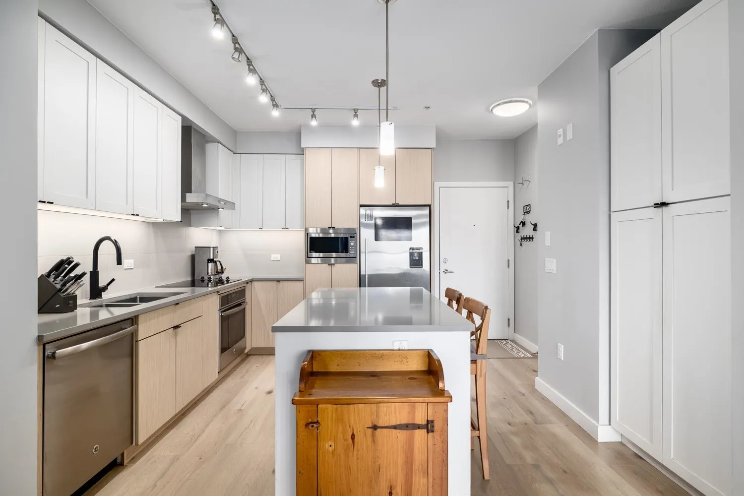 207 3205 Mountain Highway