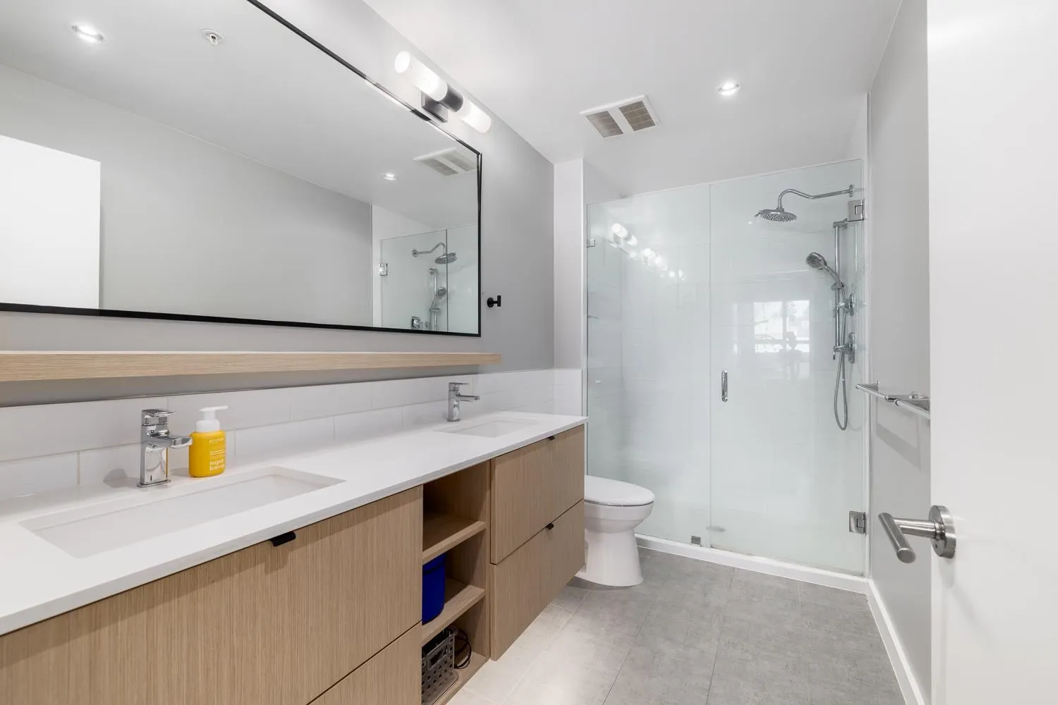 207 3205 Mountain Highway