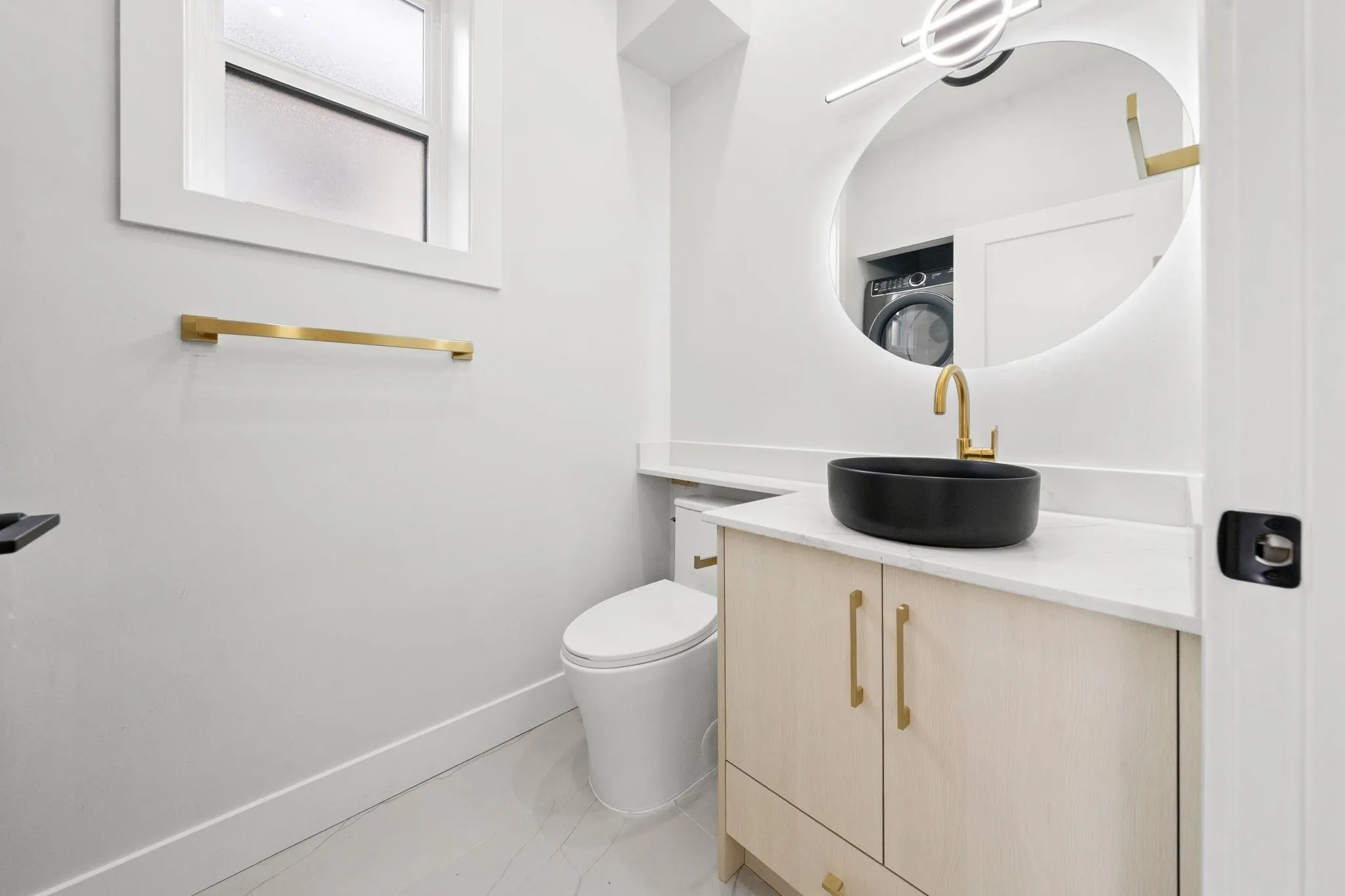 1 3274 E 44th Avenue