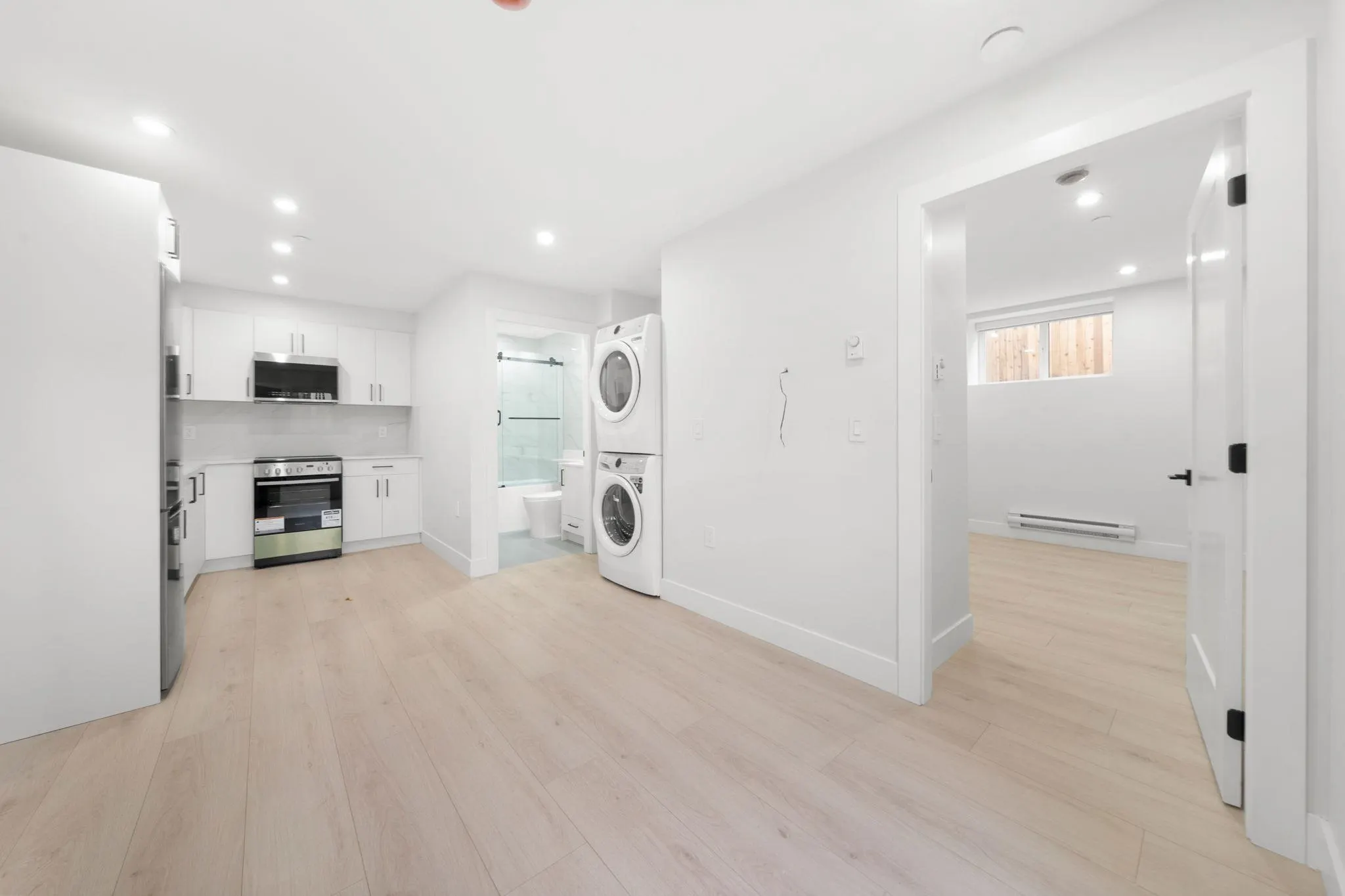 1 3274 E 44th Avenue