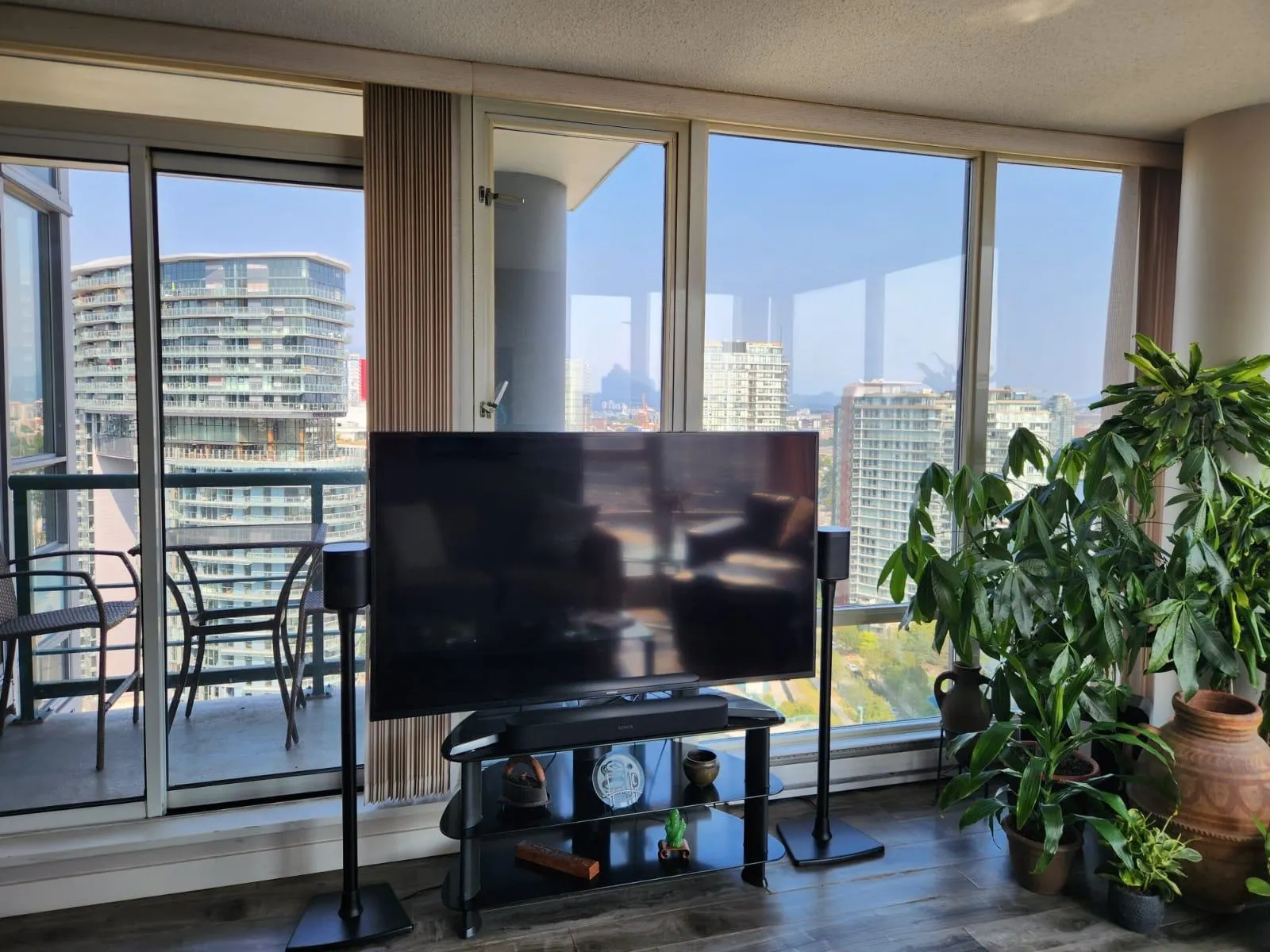 2803 1033 Marinaside Crescent