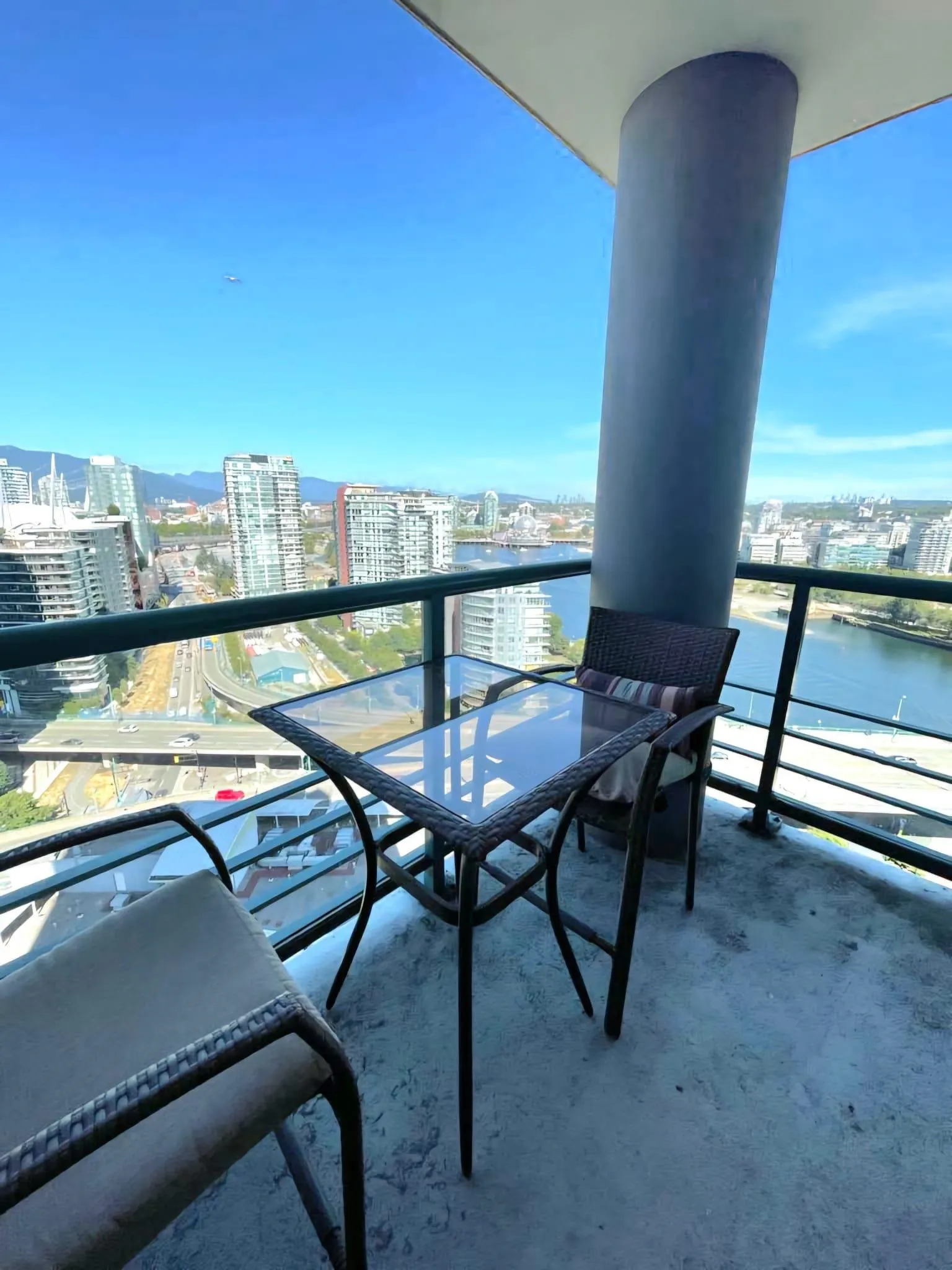 2803 1033 Marinaside Crescent