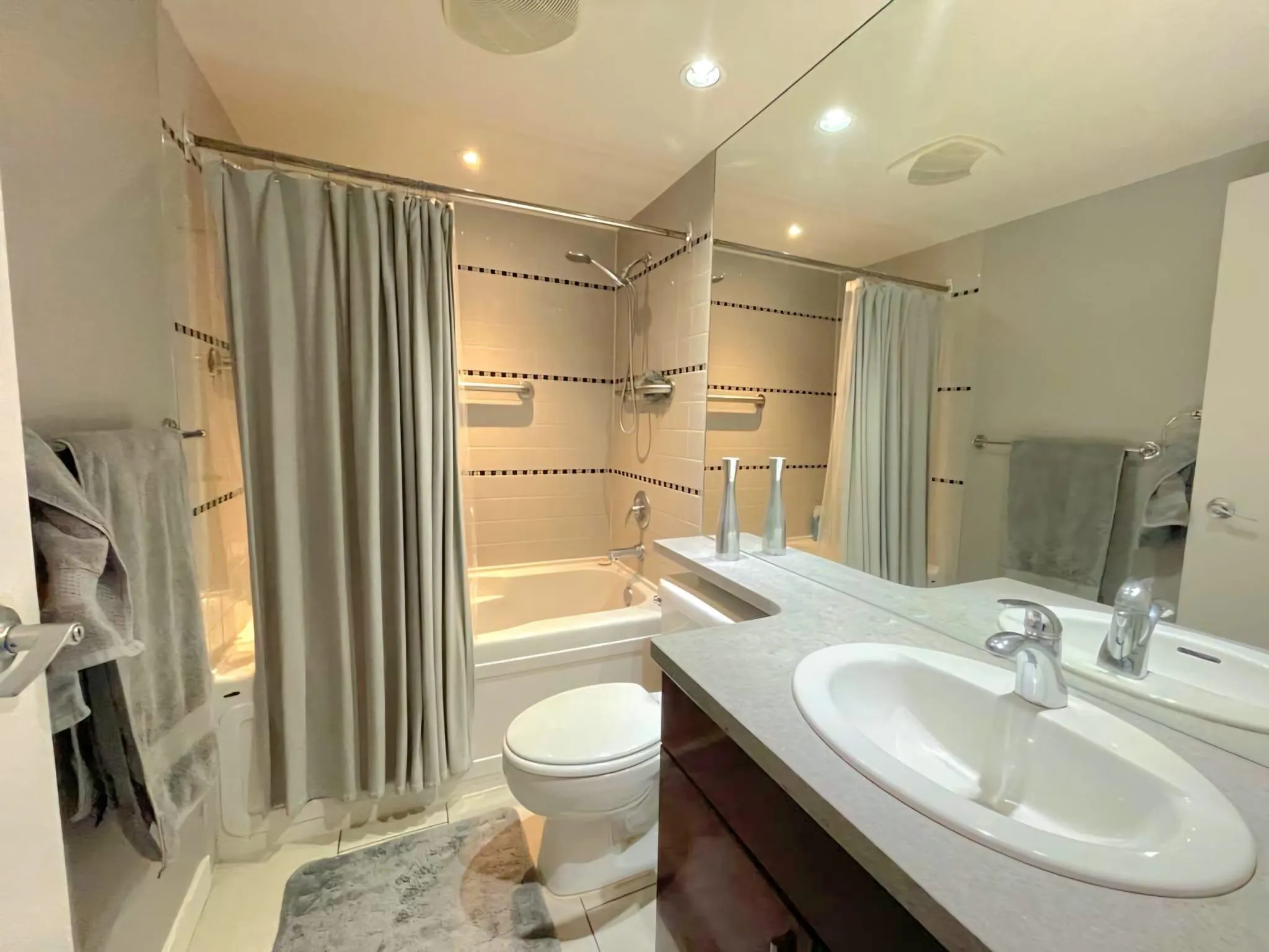 2803 1033 Marinaside Crescent