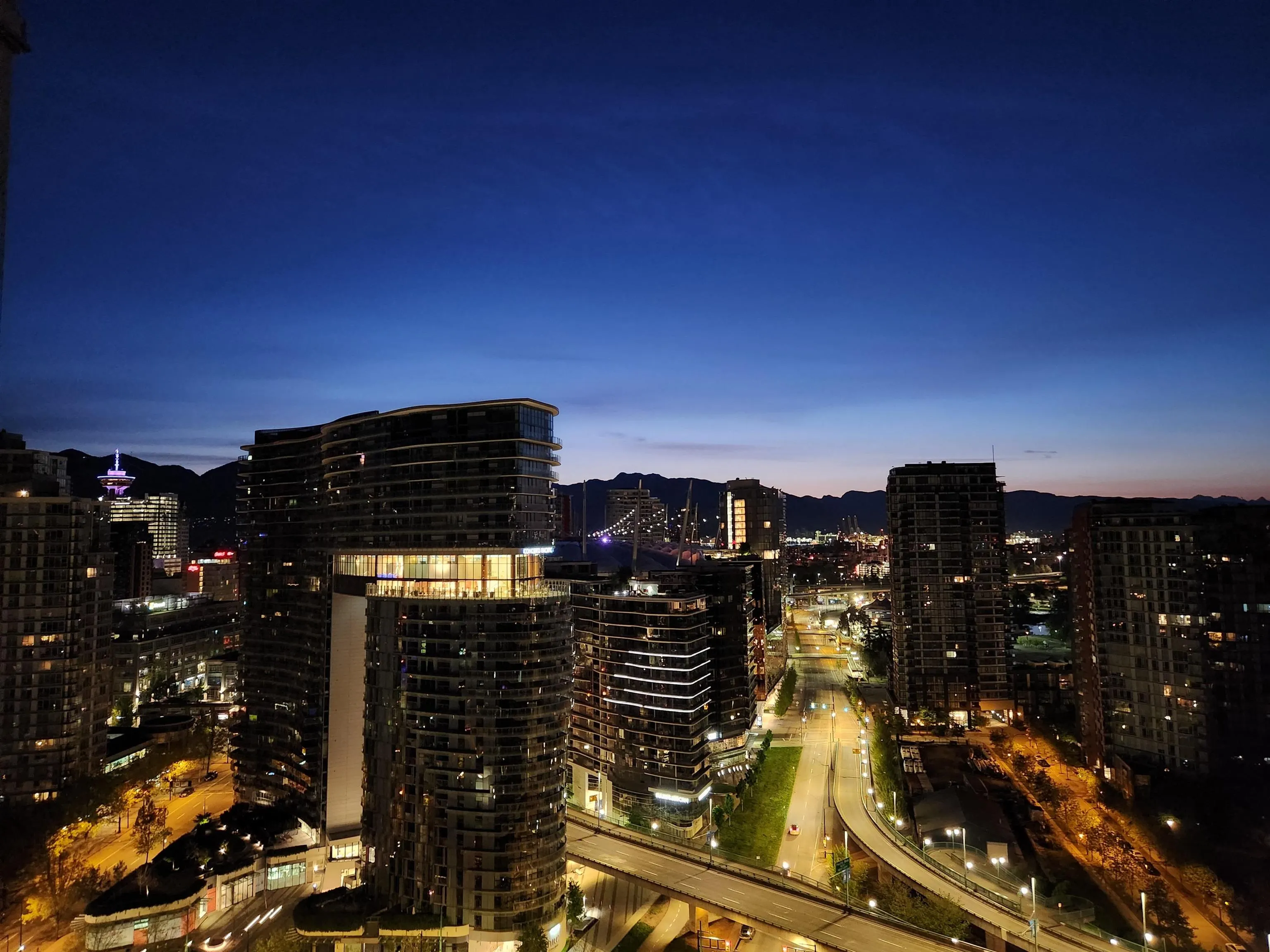 2803 1033 Marinaside Crescent