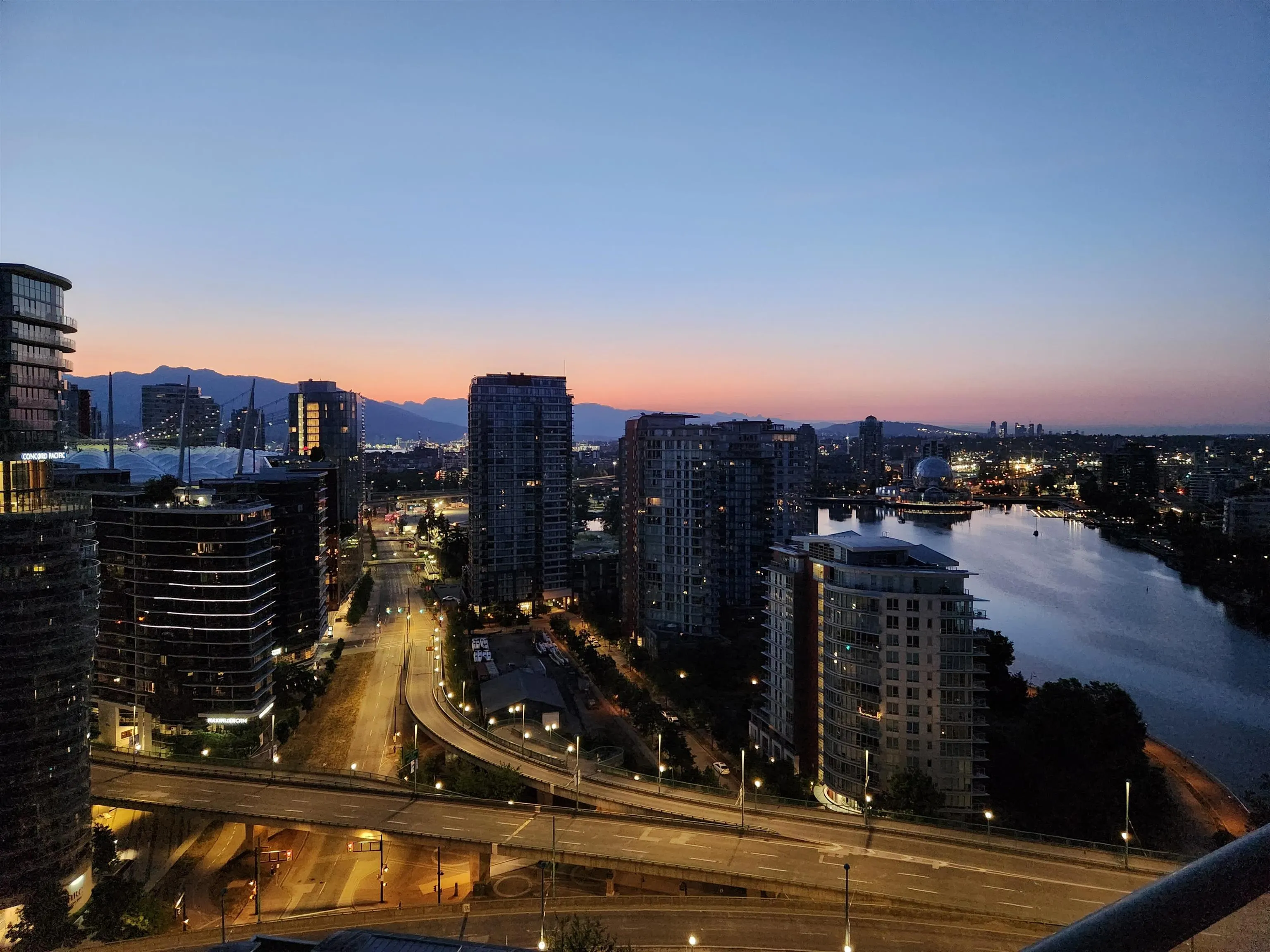 2803 1033 Marinaside Crescent