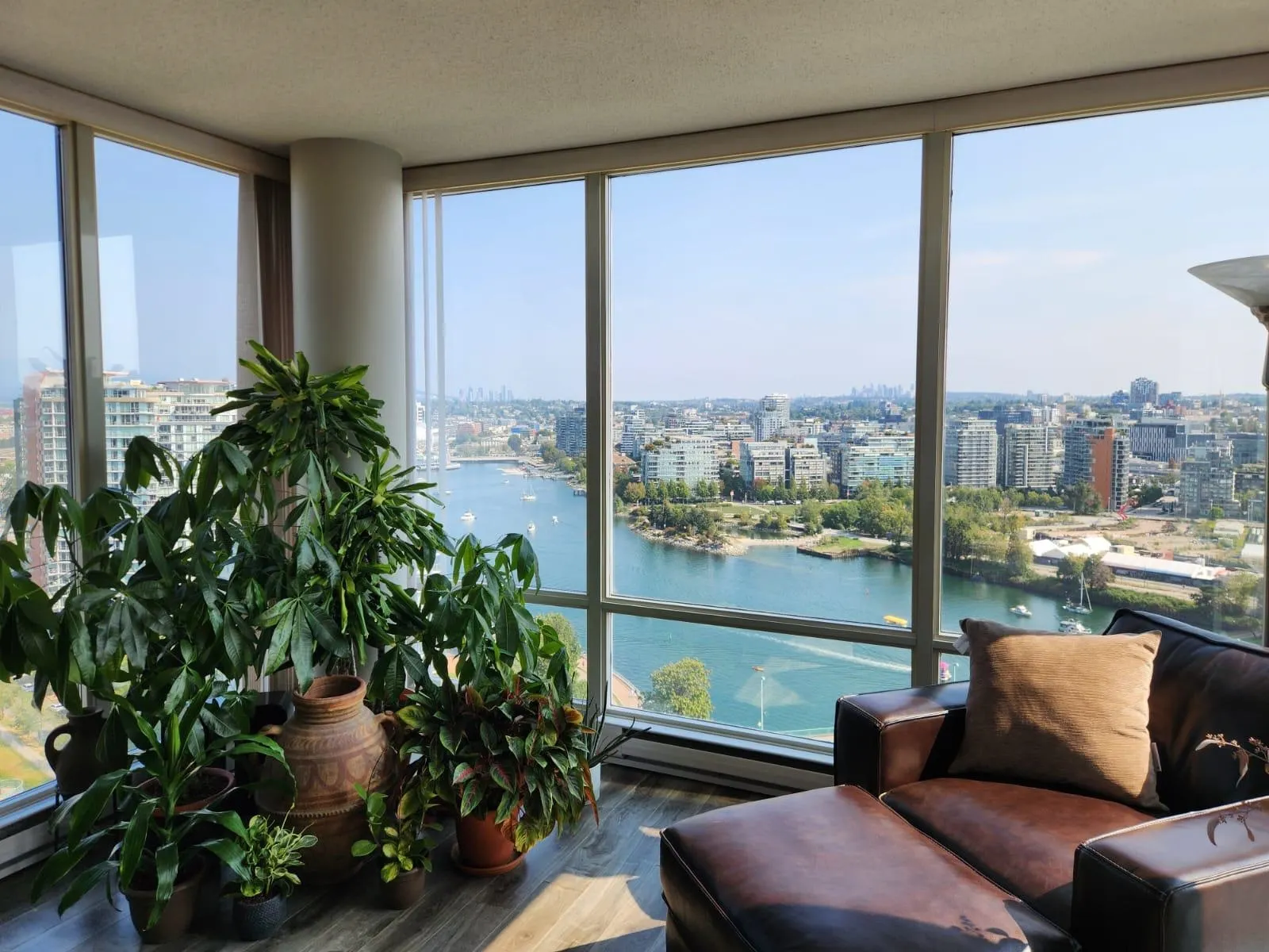 2803 1033 Marinaside Crescent