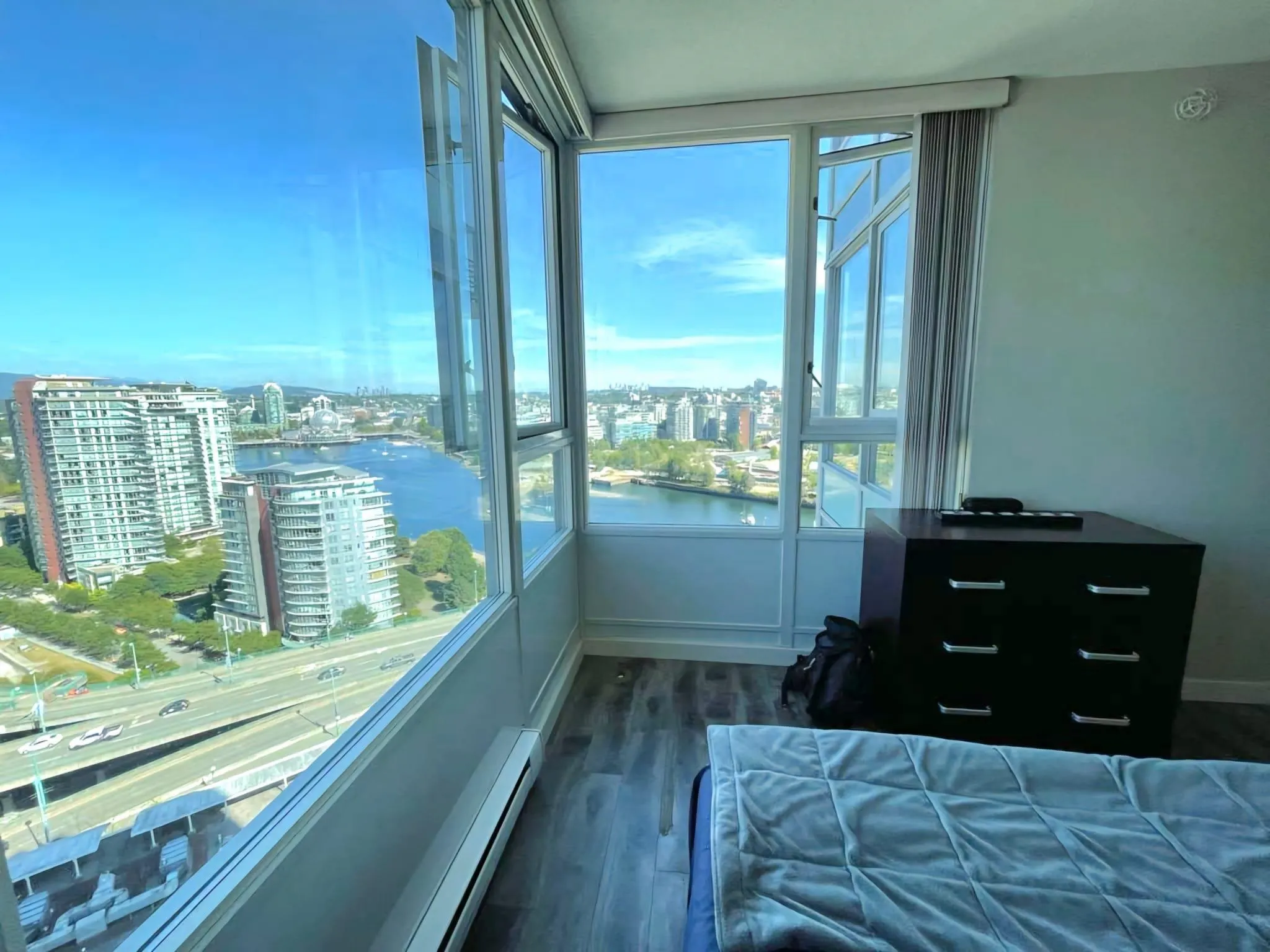 2803 1033 Marinaside Crescent