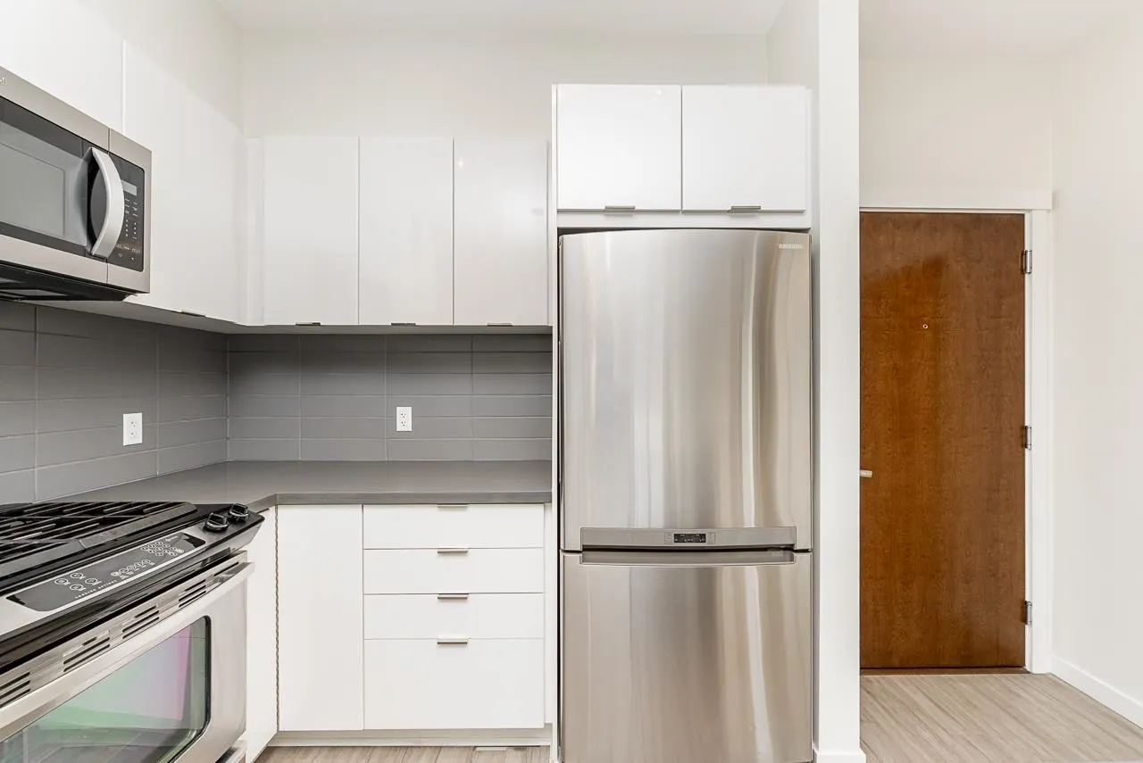 #421 3323 151 Street