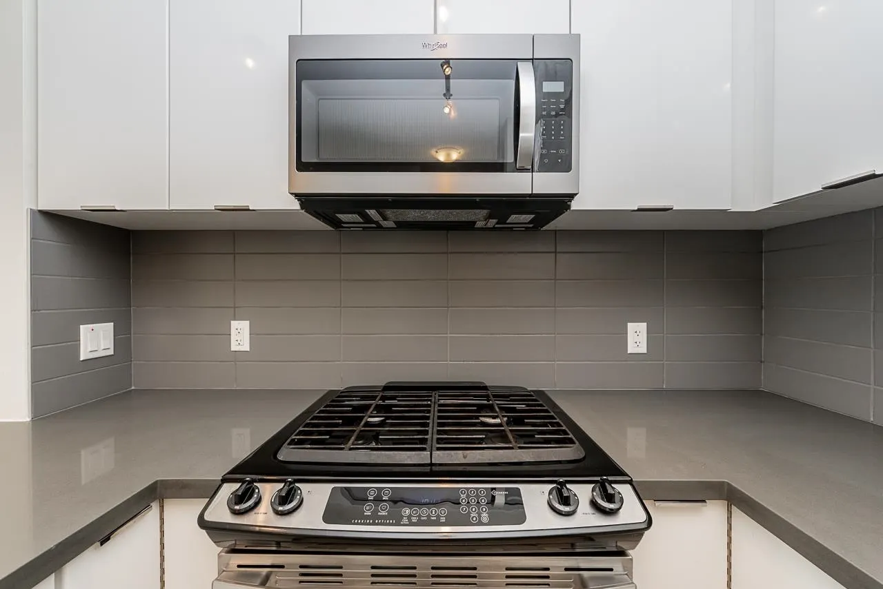 #421 3323 151 Street