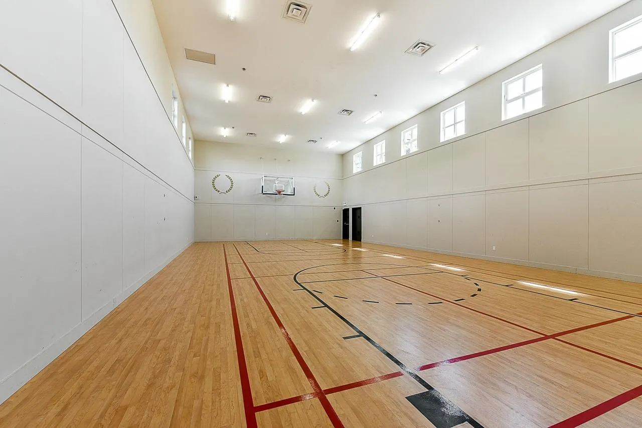 #421 3323 151 Street