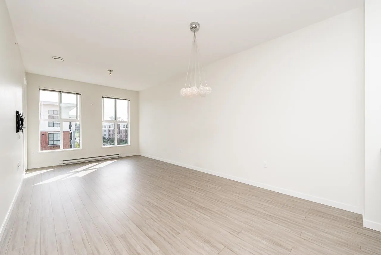 #421 3323 151 Street