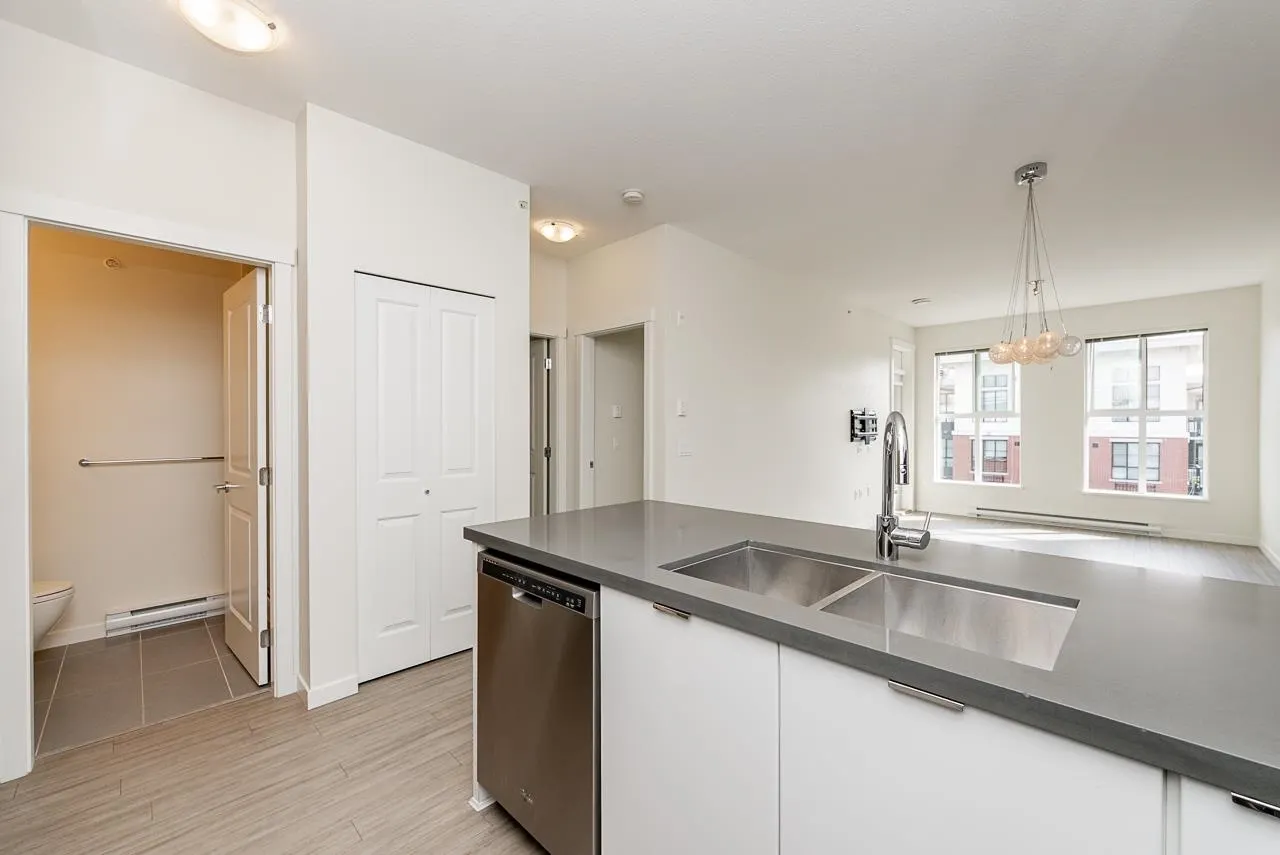 #421 3323 151 Street