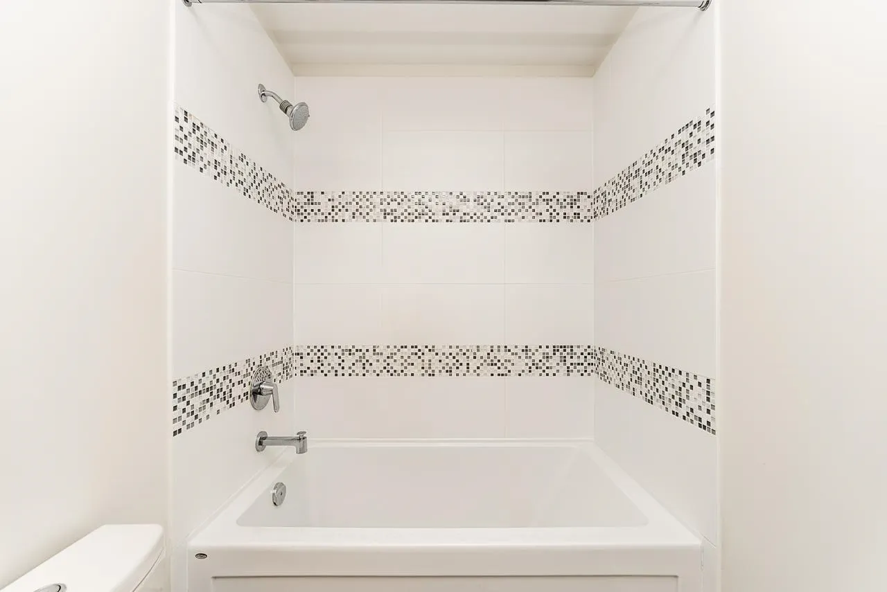 #421 3323 151 Street