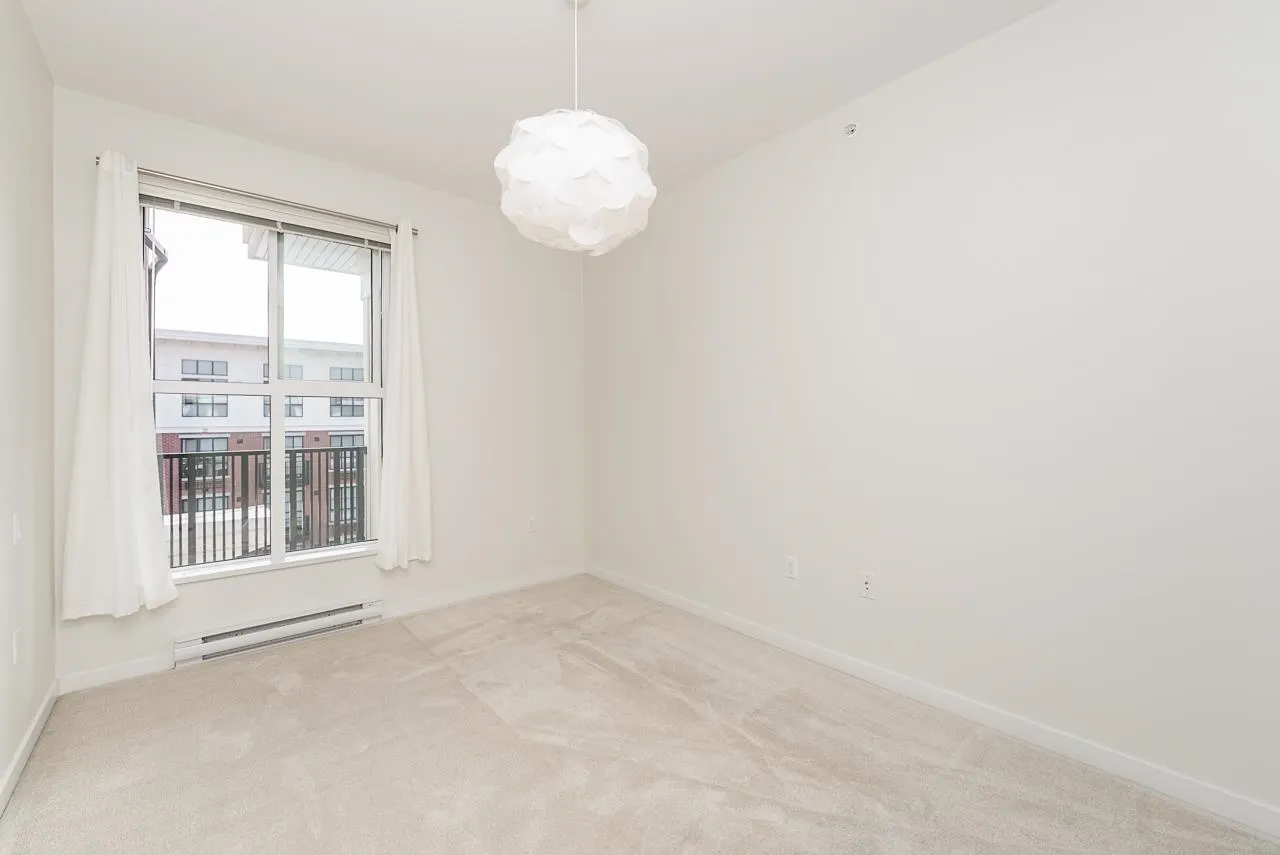 #421 3323 151 Street