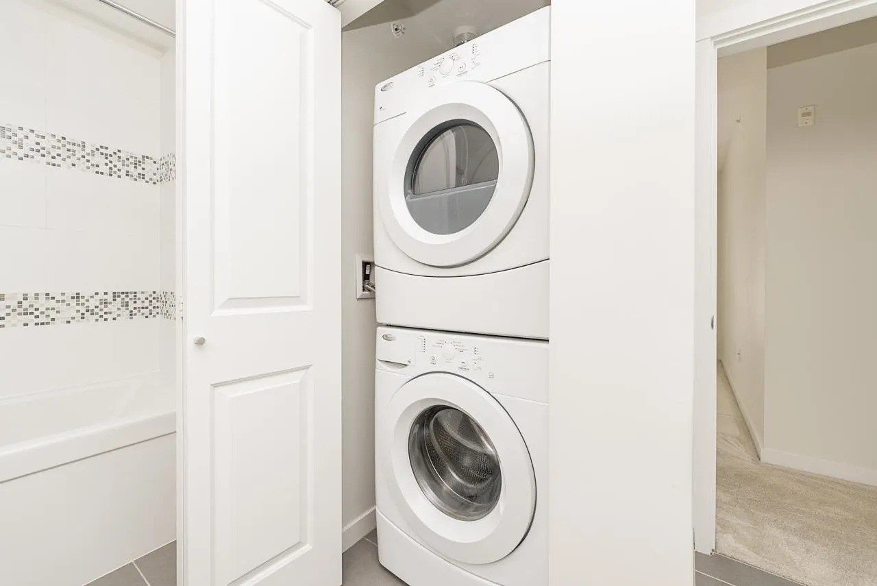 #421 3323 151 Street