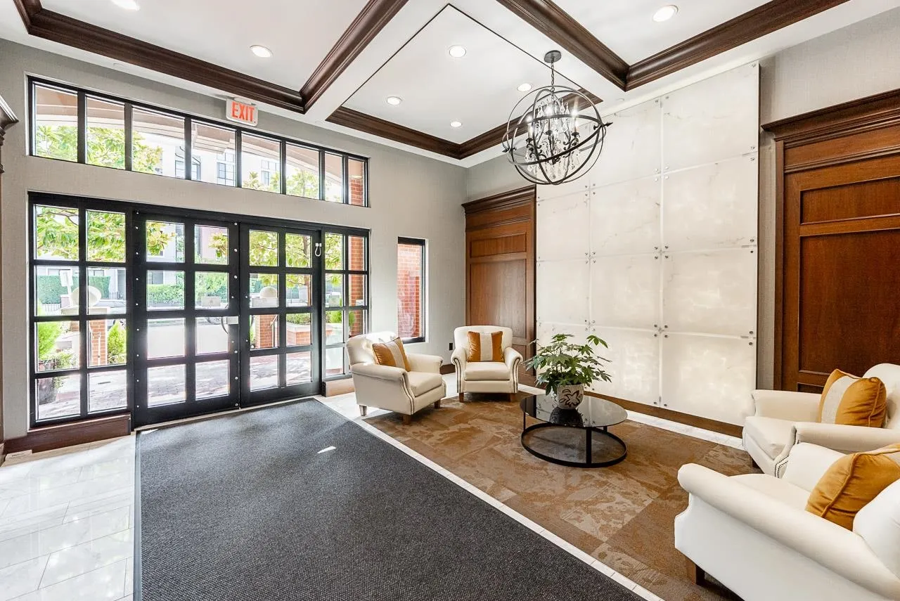 #421 3323 151 Street