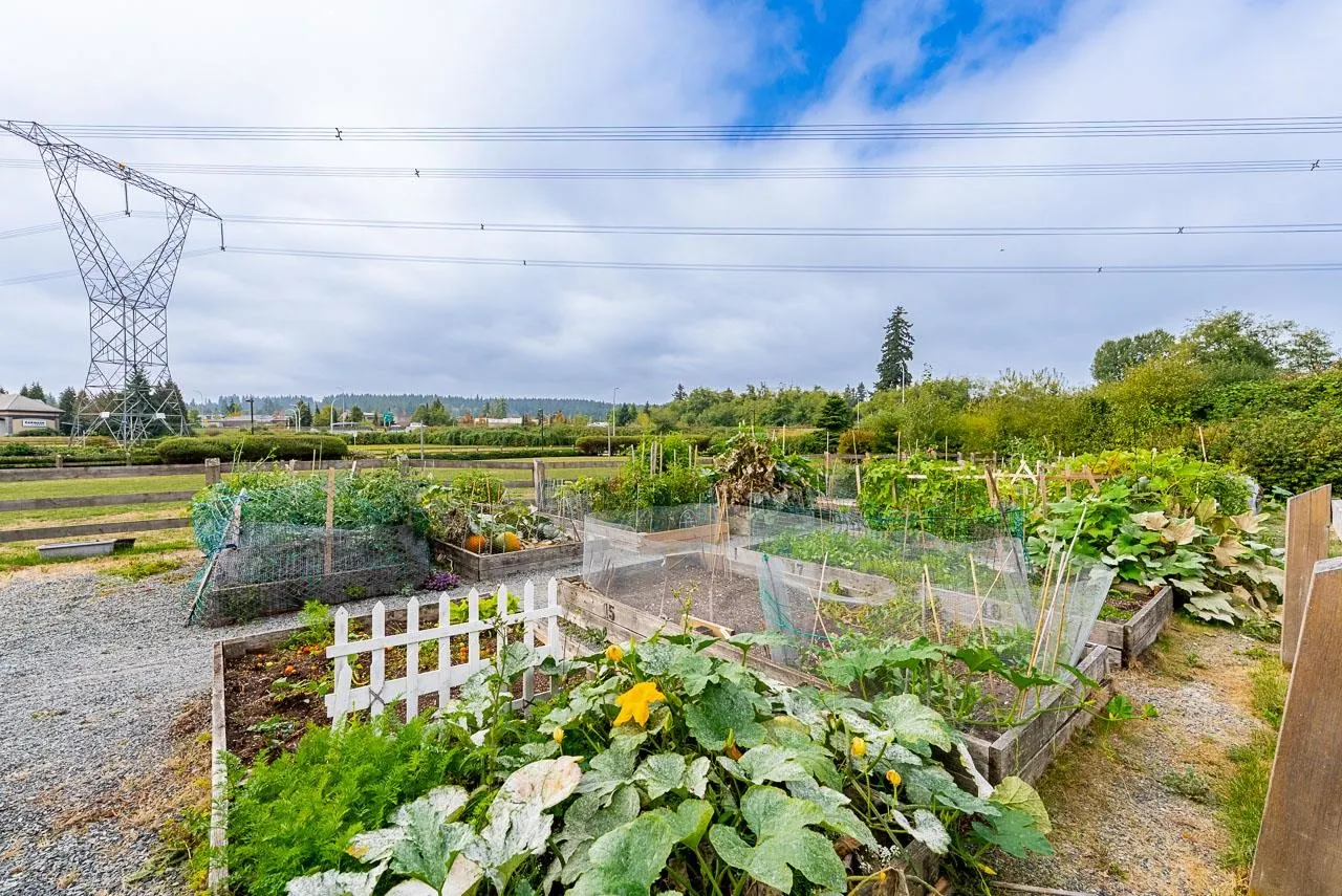 #421 3323 151 Street