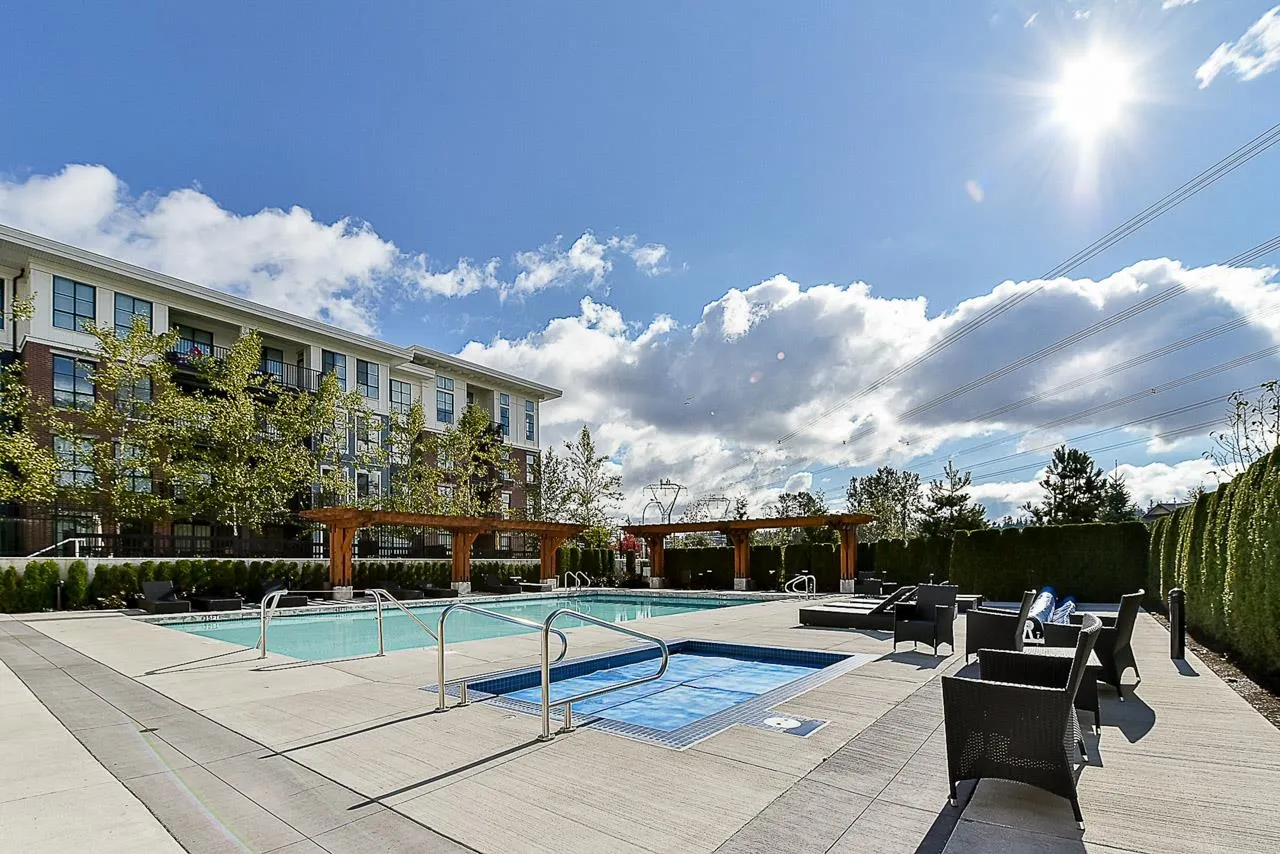 #421 3323 151 Street