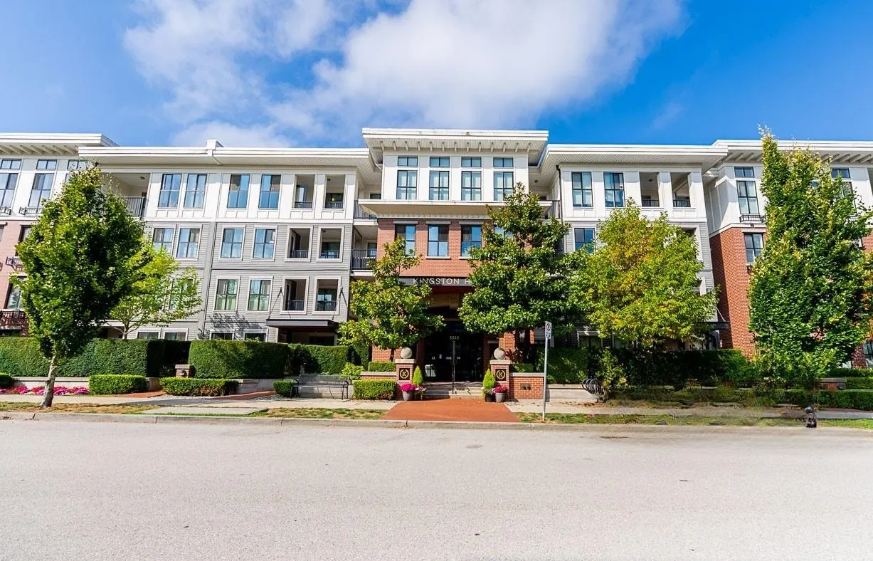 #421 3323 151 Street