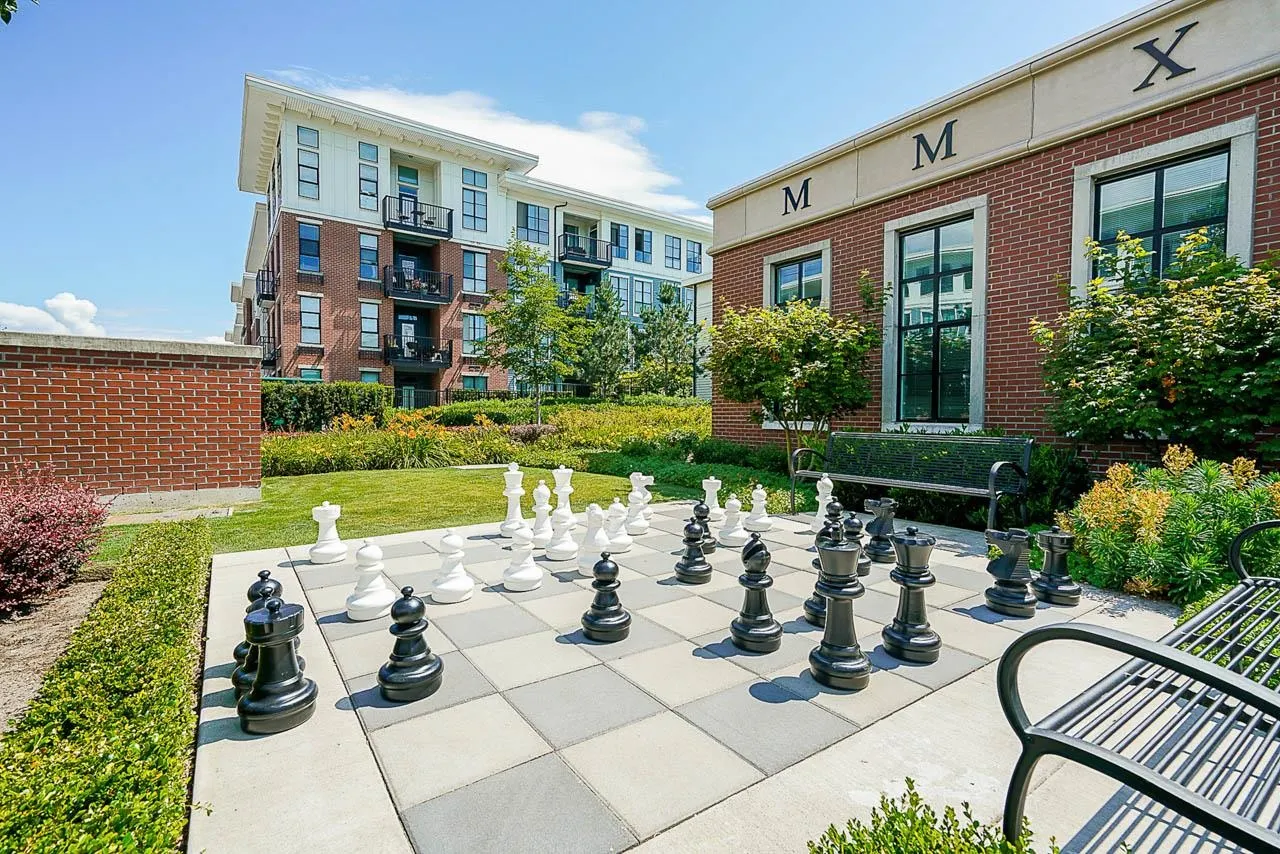 #421 3323 151 Street