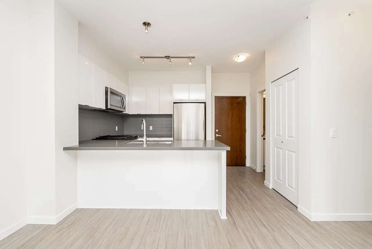 #421 3323 151 Street