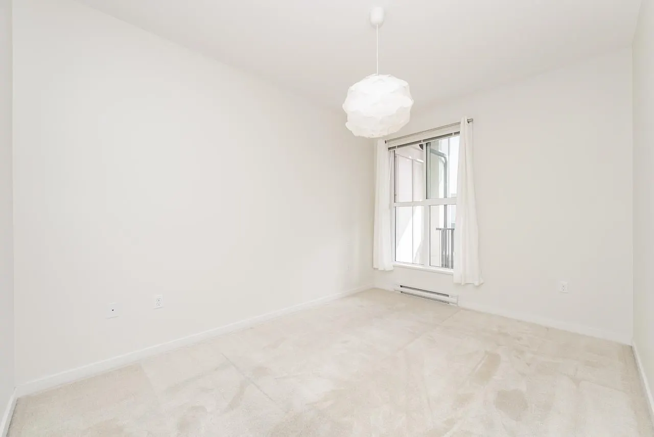 #421 3323 151 Street