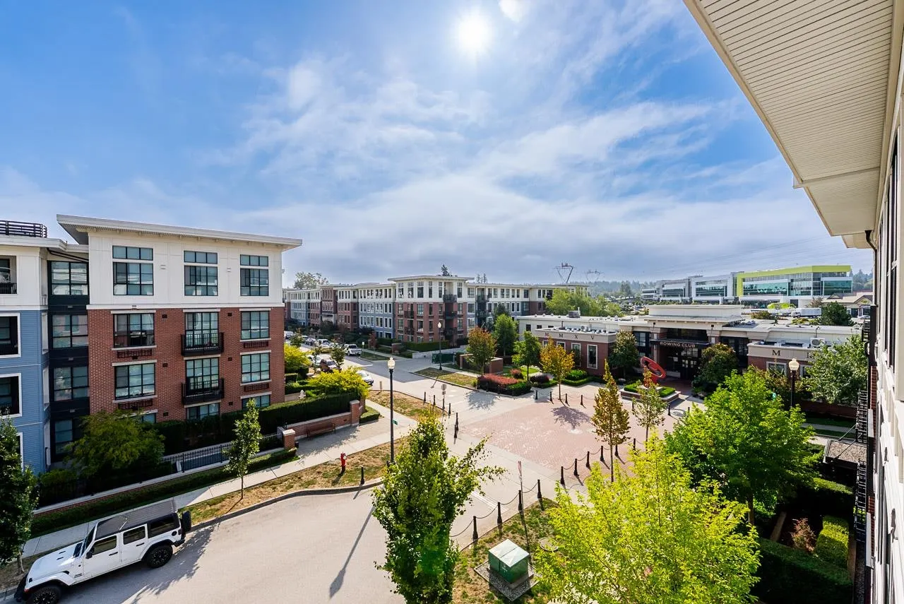 #421 3323 151 Street