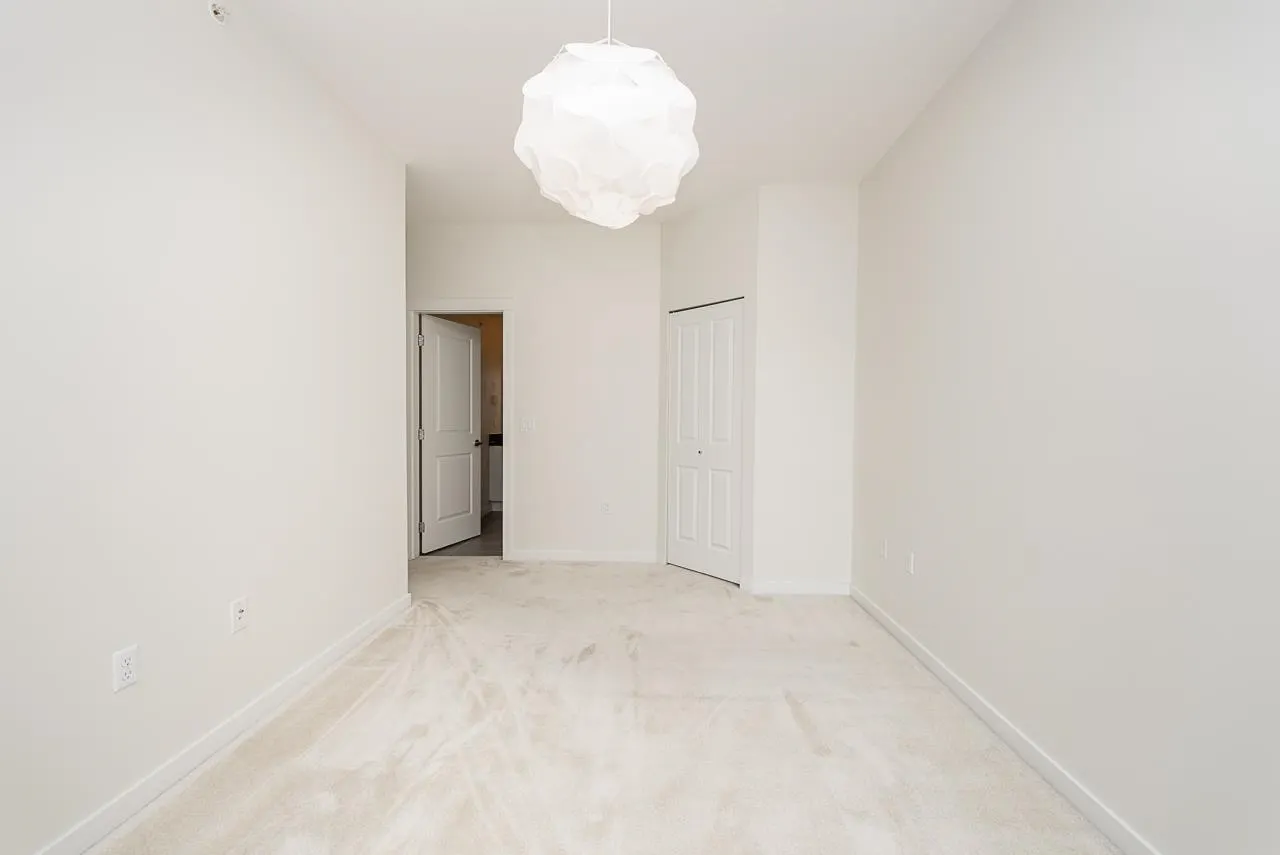 #421 3323 151 Street