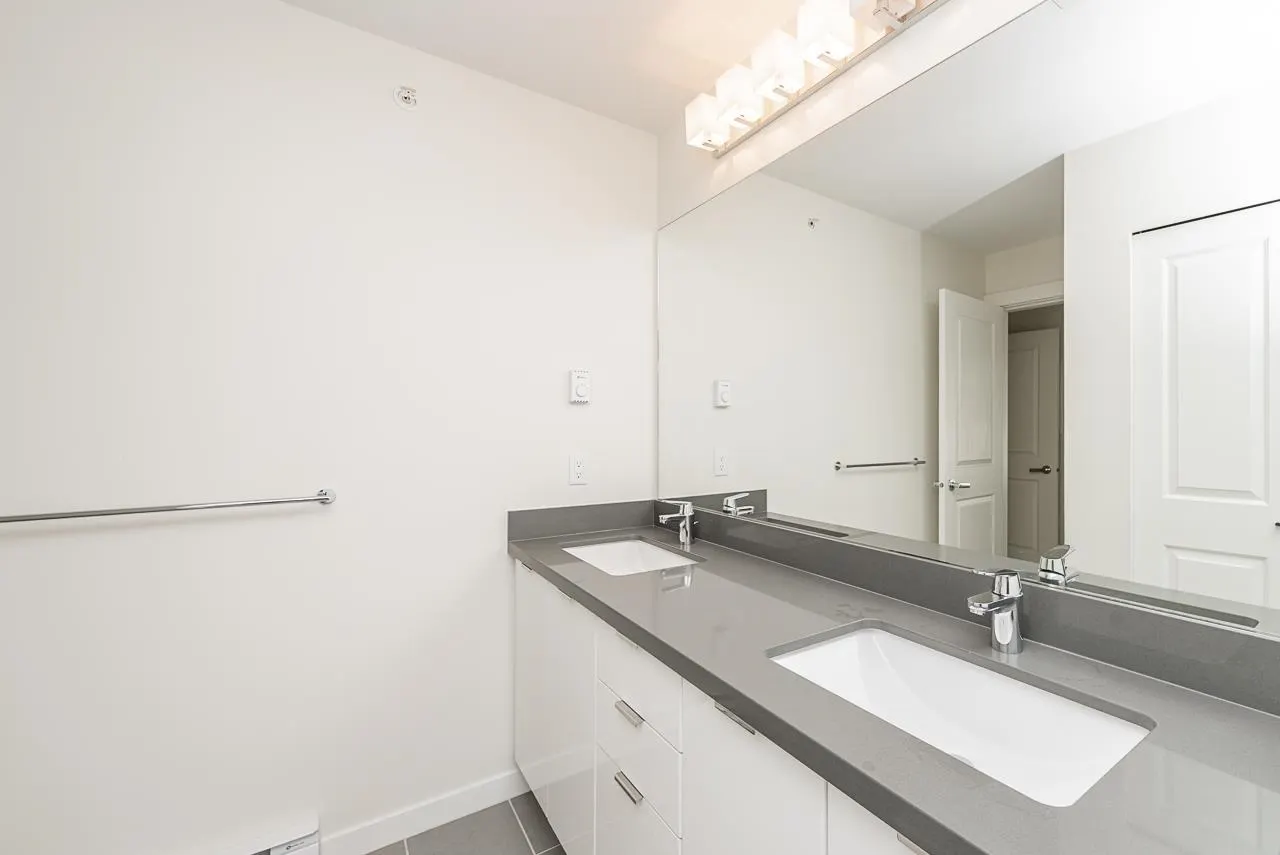 #421 3323 151 Street