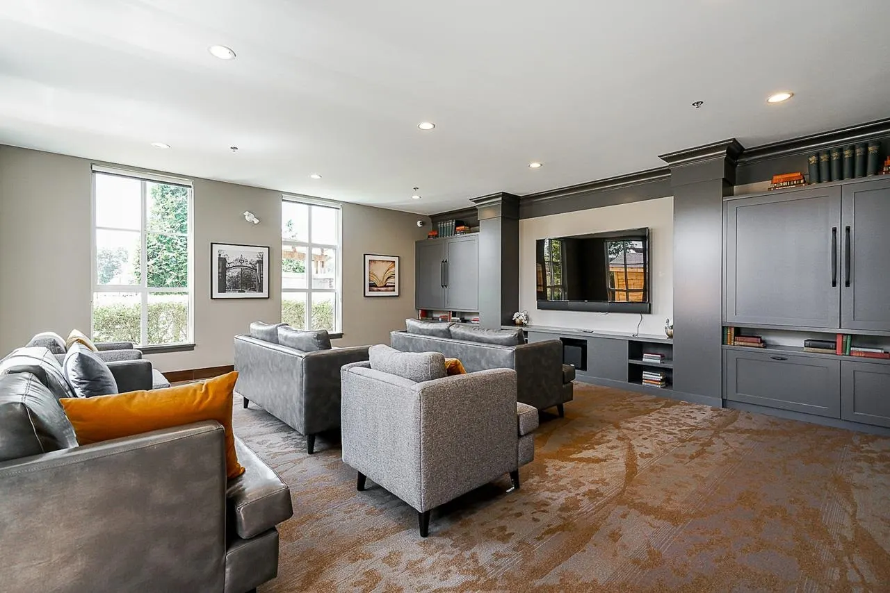 #421 3323 151 Street