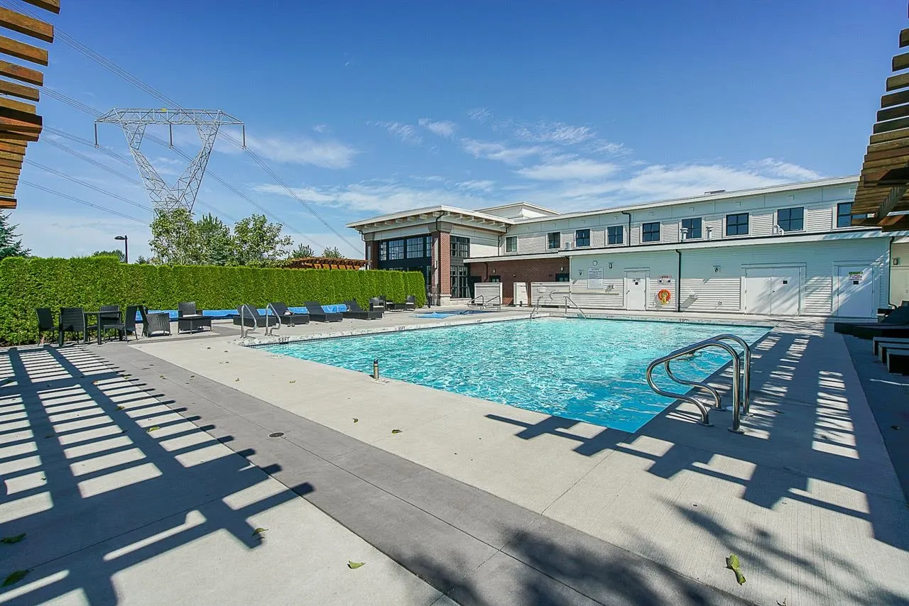 #421 3323 151 Street