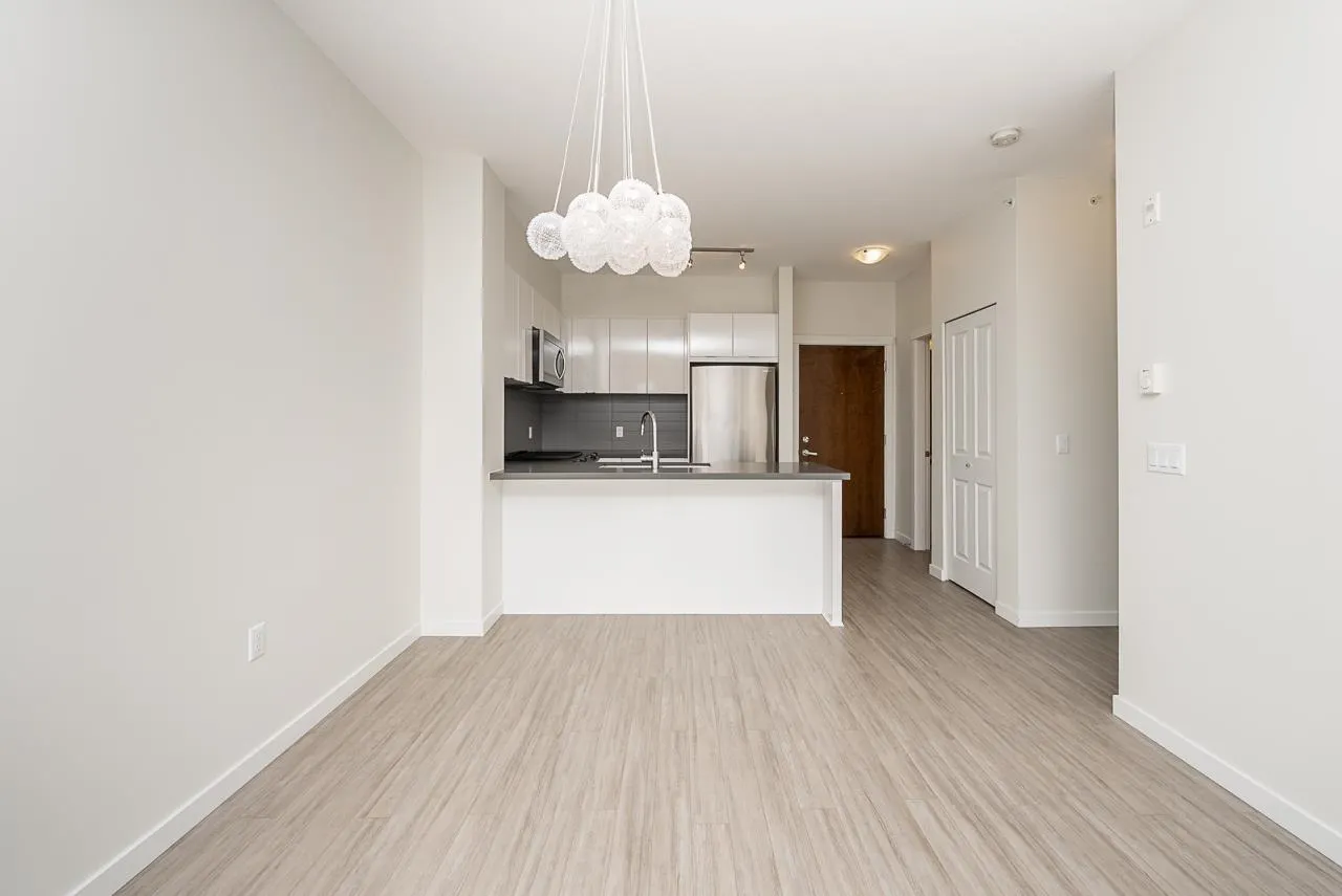 #421 3323 151 Street