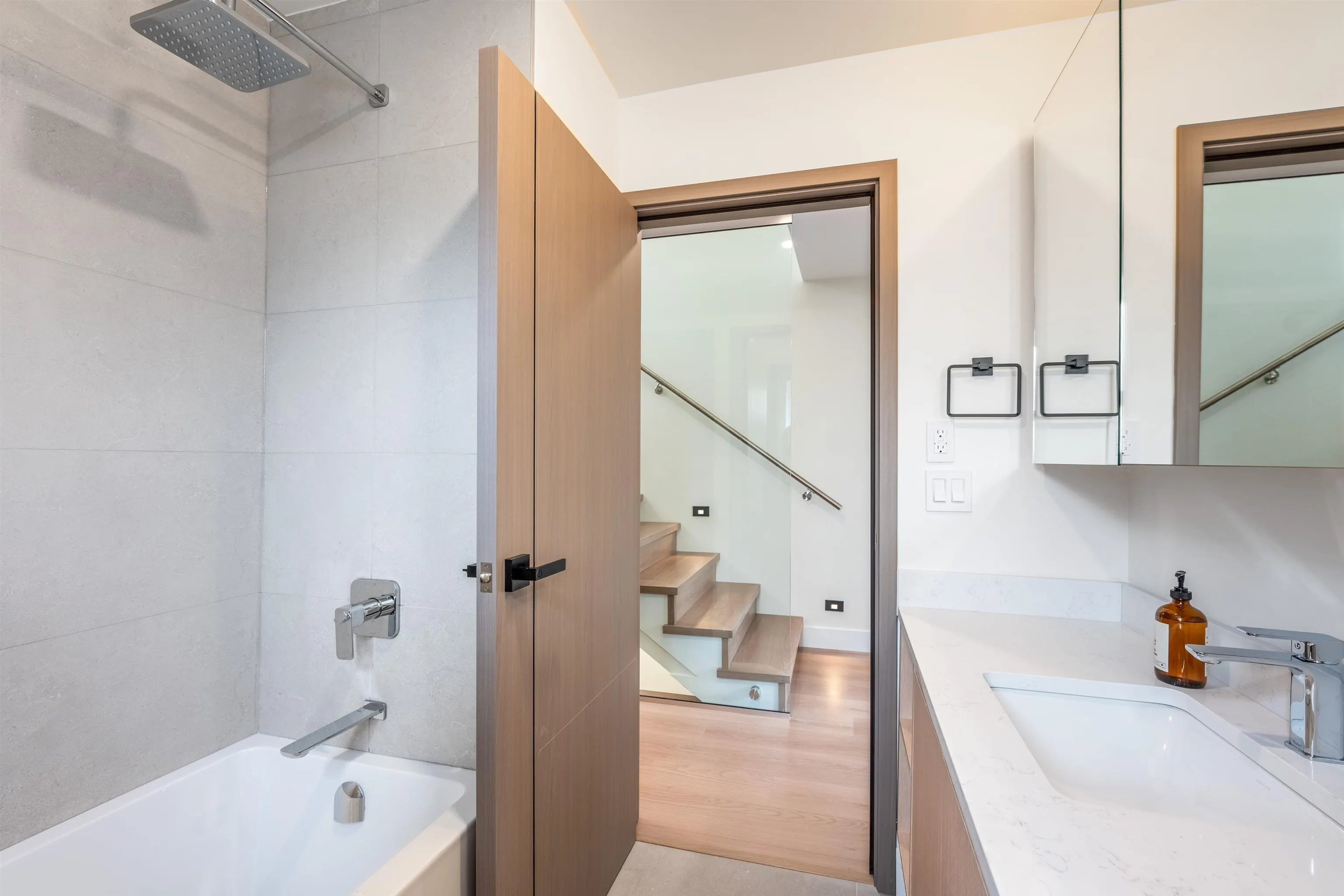 104 914 Rochester Avenue