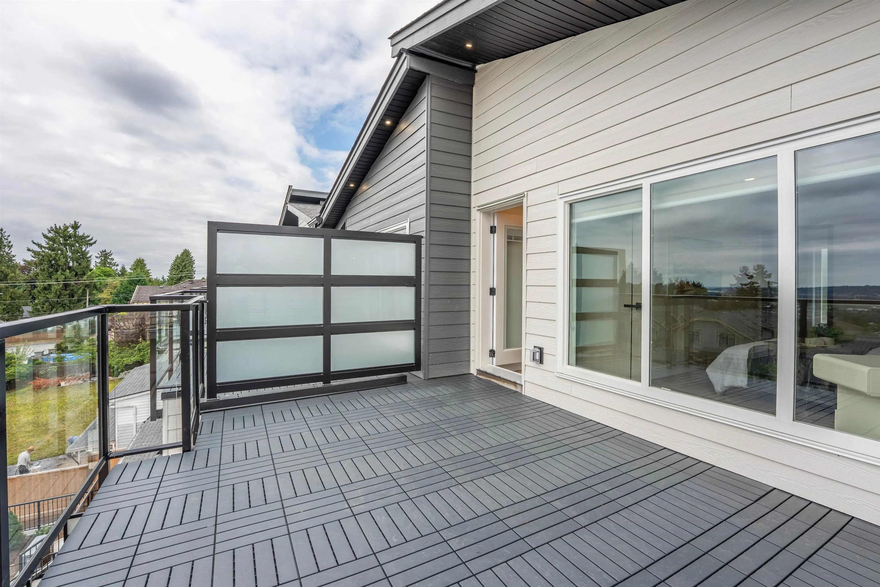 104 914 Rochester Avenue