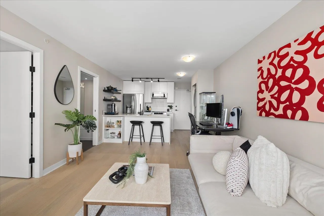 2308 928 Homer Street