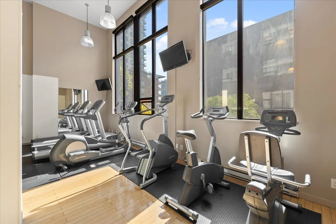 2308 928 Homer Street