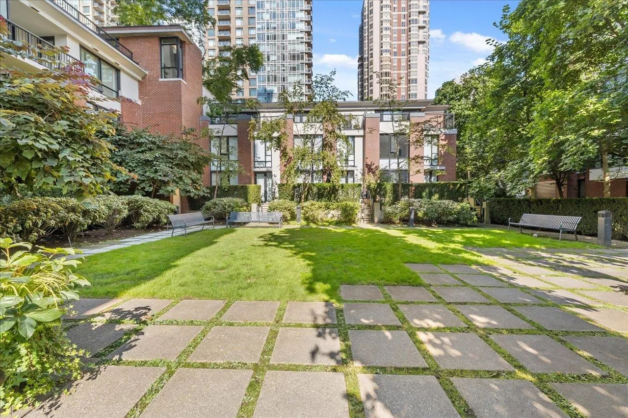 2308 928 Homer Street