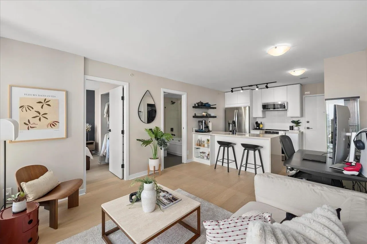 2308 928 Homer Street